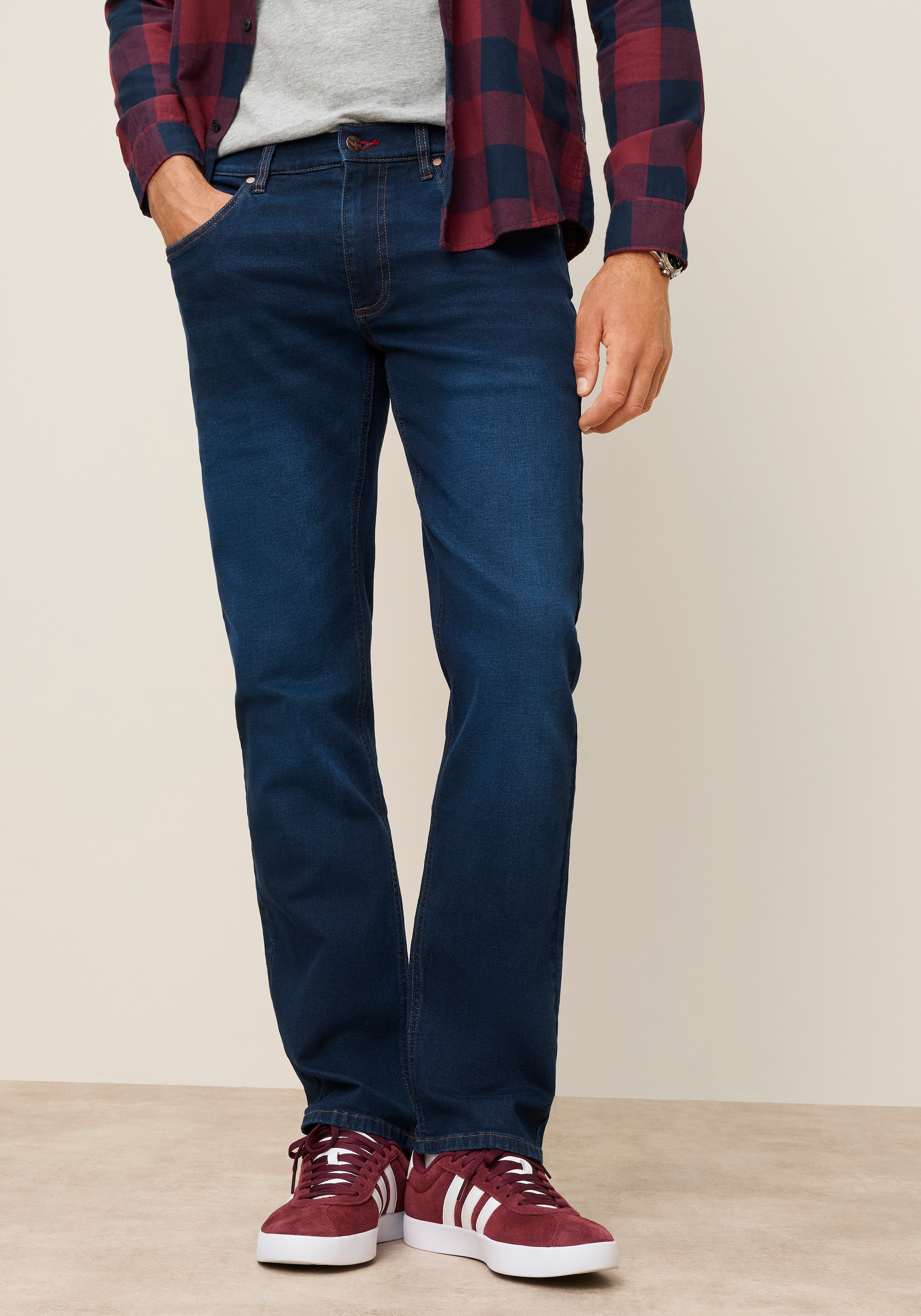 Arizona Straight-Jeans gerader Straight-Fit, aus elastischem Denim, niedrige Leibhöhe