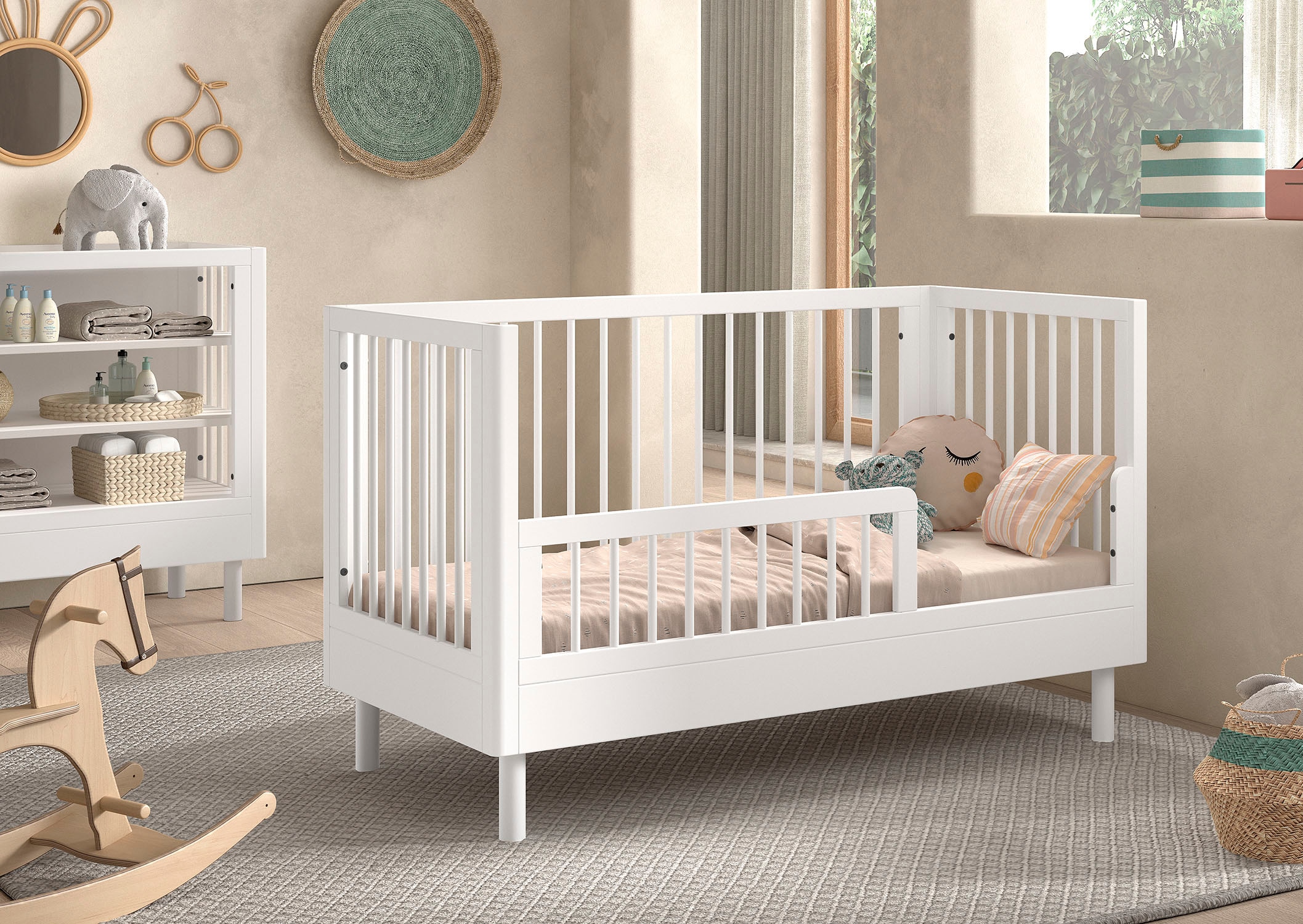 Vipack Lit bébé »Forrest, aus massiver Buche weiss lackiert, zeitloses Design« sommier à lattes réglable en hauteur en 3 positions, très stable