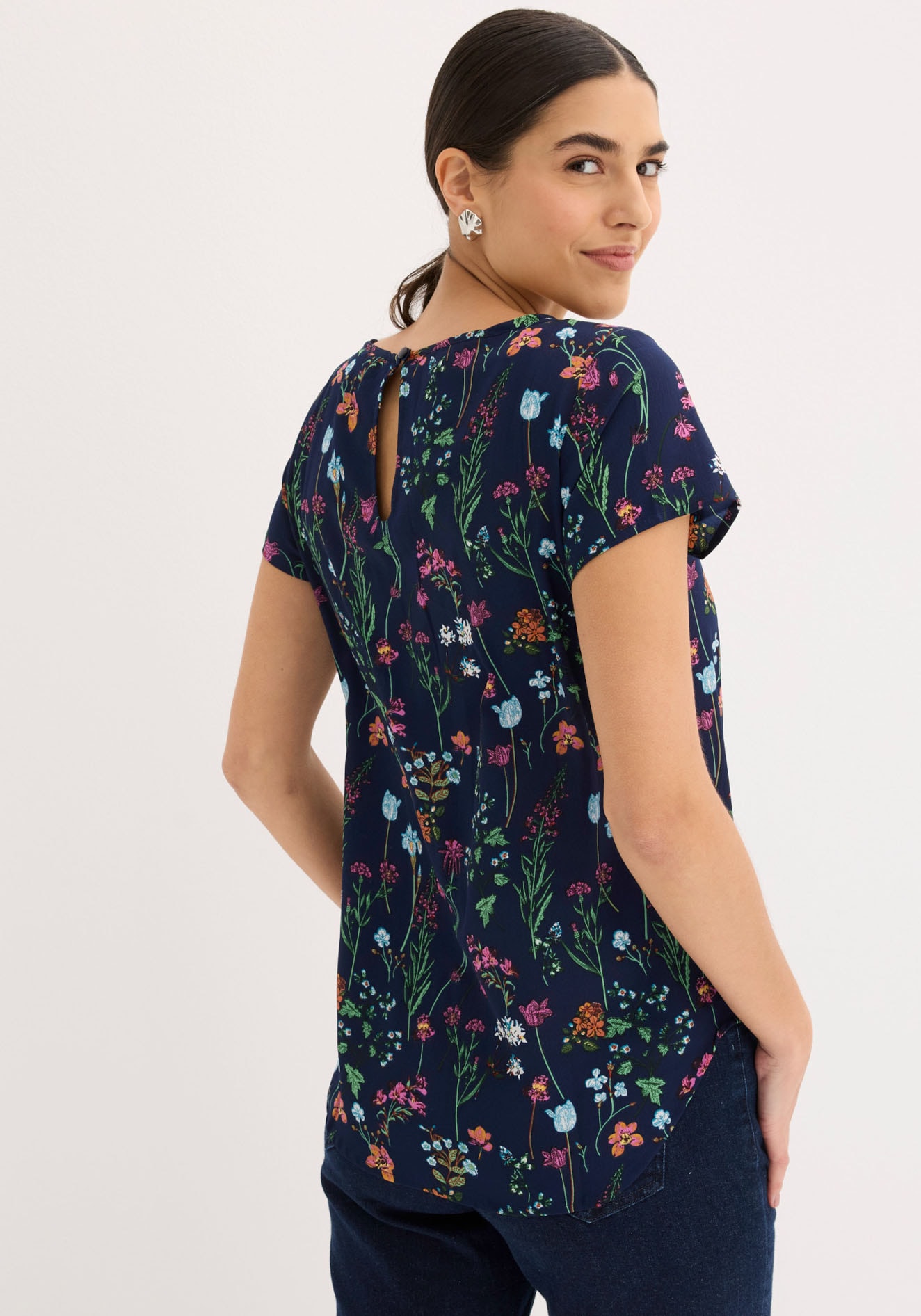 bonprix Shirtbluse figurumspielende Passform, abgerundeter, hinten etwas längerer Saum