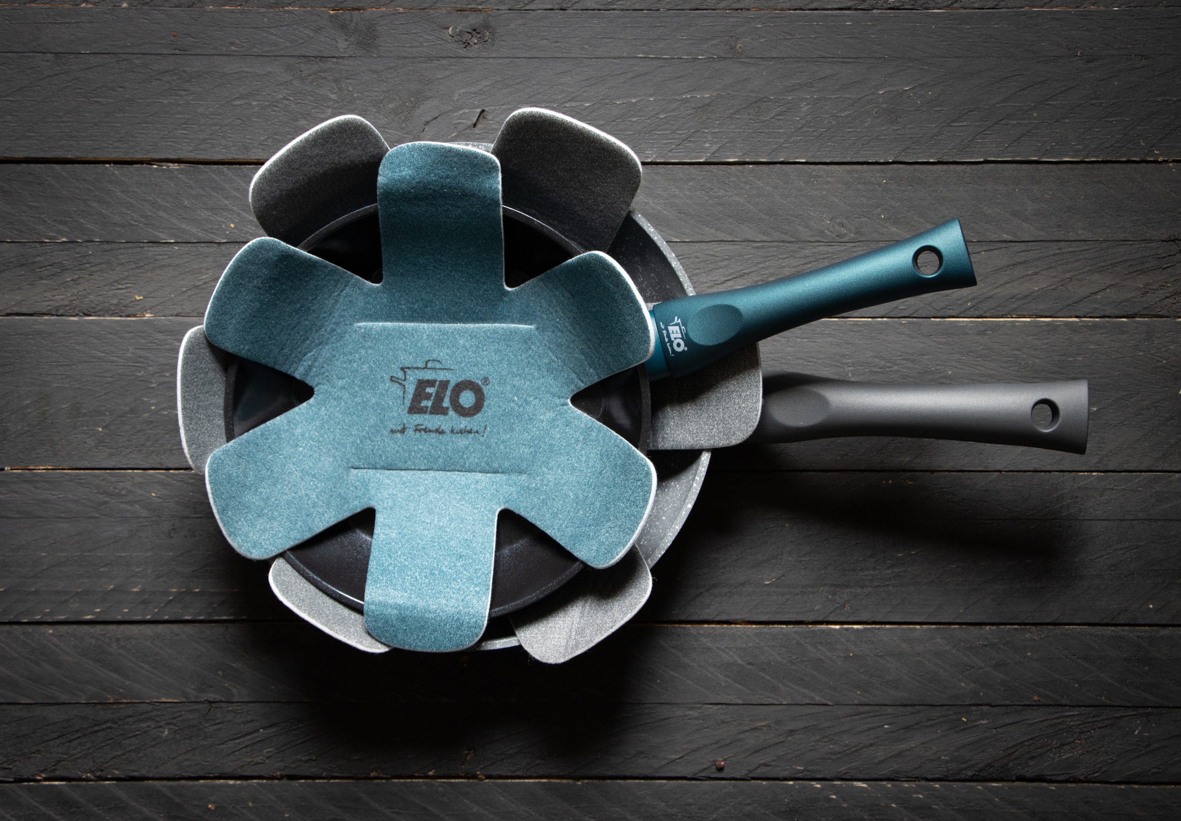 Elo Basic Poêle à frire »Colorio mit farbigem Protektor« Aluminium 1 tlg. türkis mit passendem Pfannenschoner