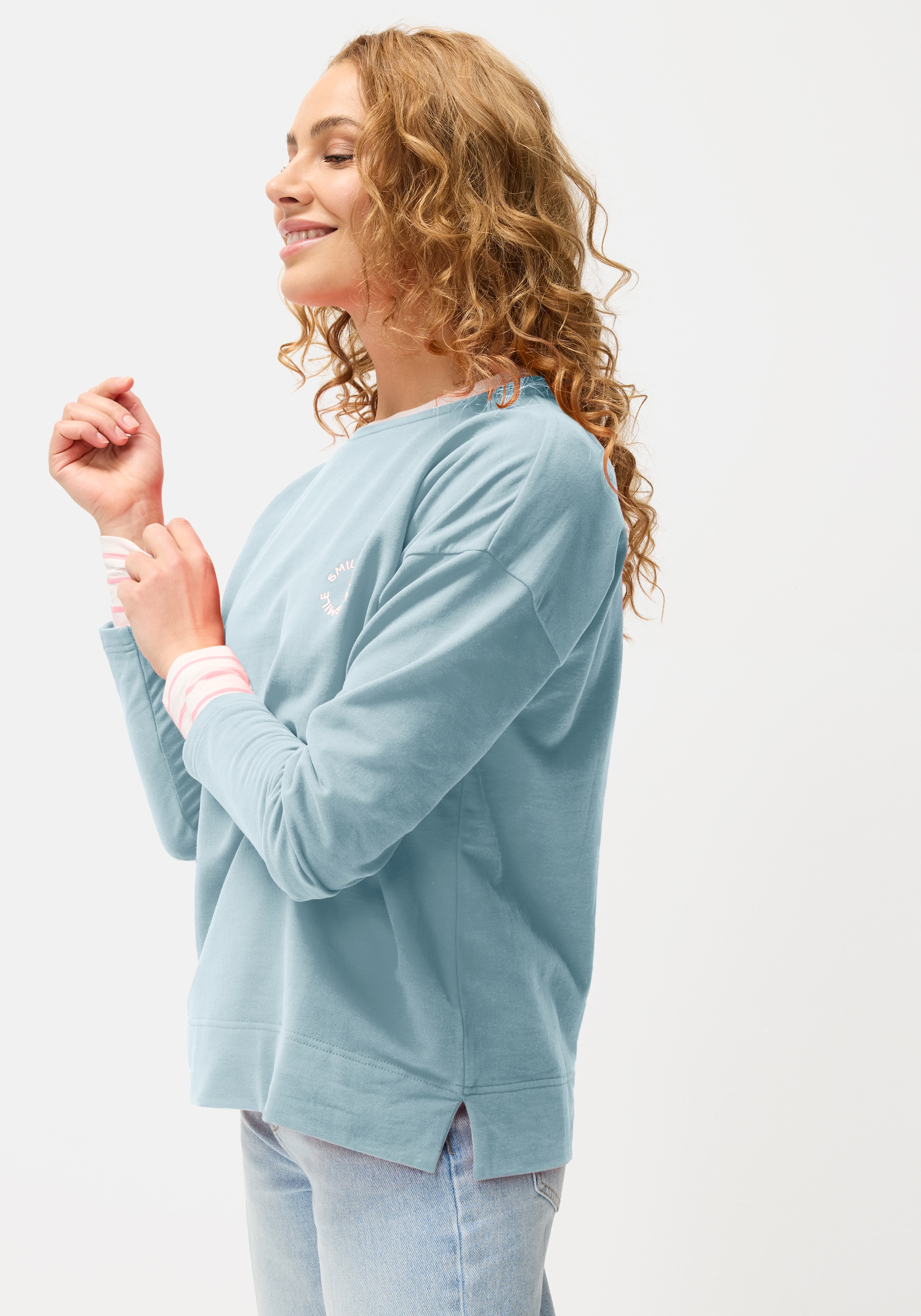 LASCANA Sweatshirt , mit kleinen Stickereien
