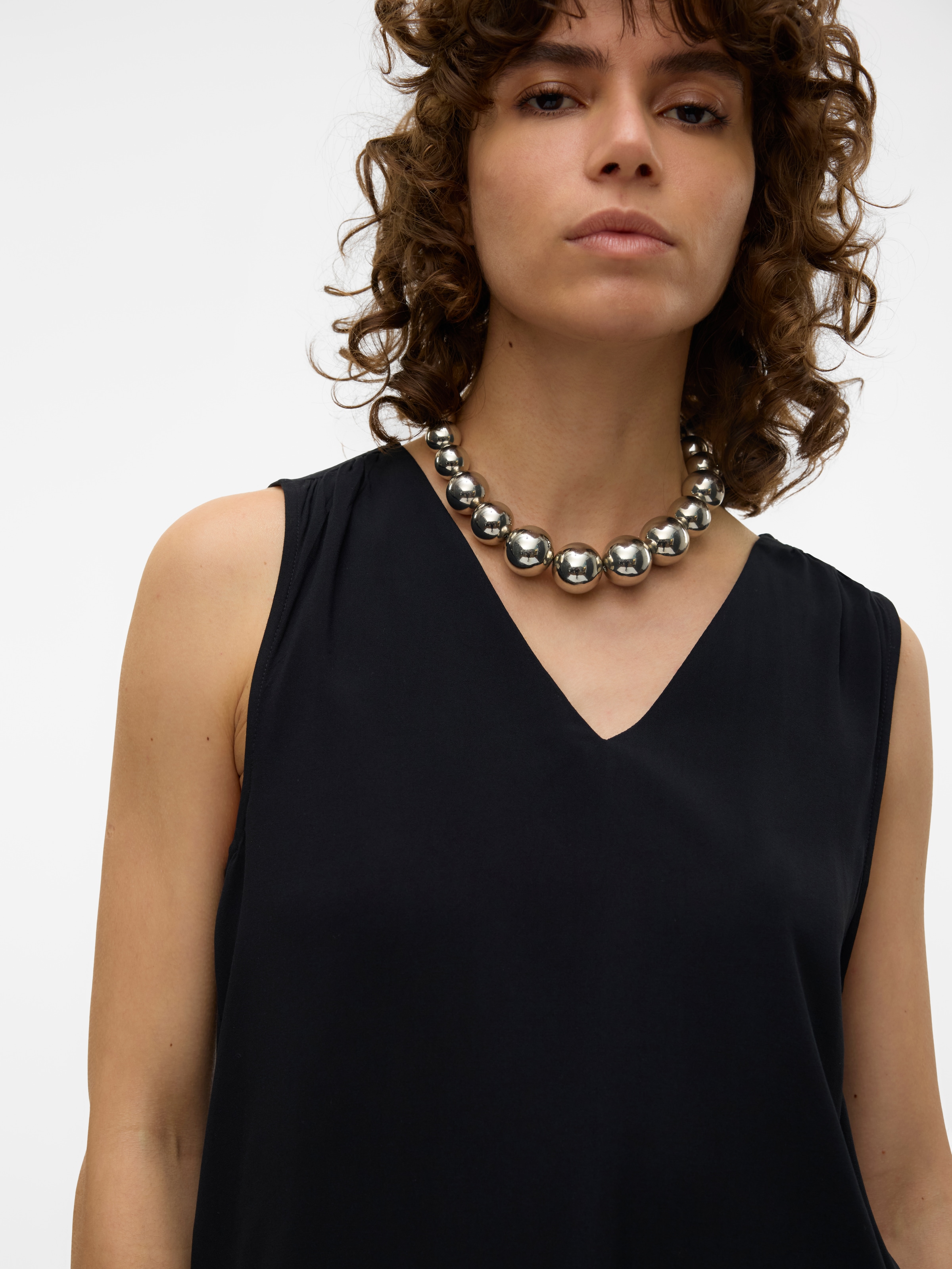 Vero Moda T-shirt en V »VMEASY JOY S/L V-NECK TOP WVN GA« viscose, coupe regular