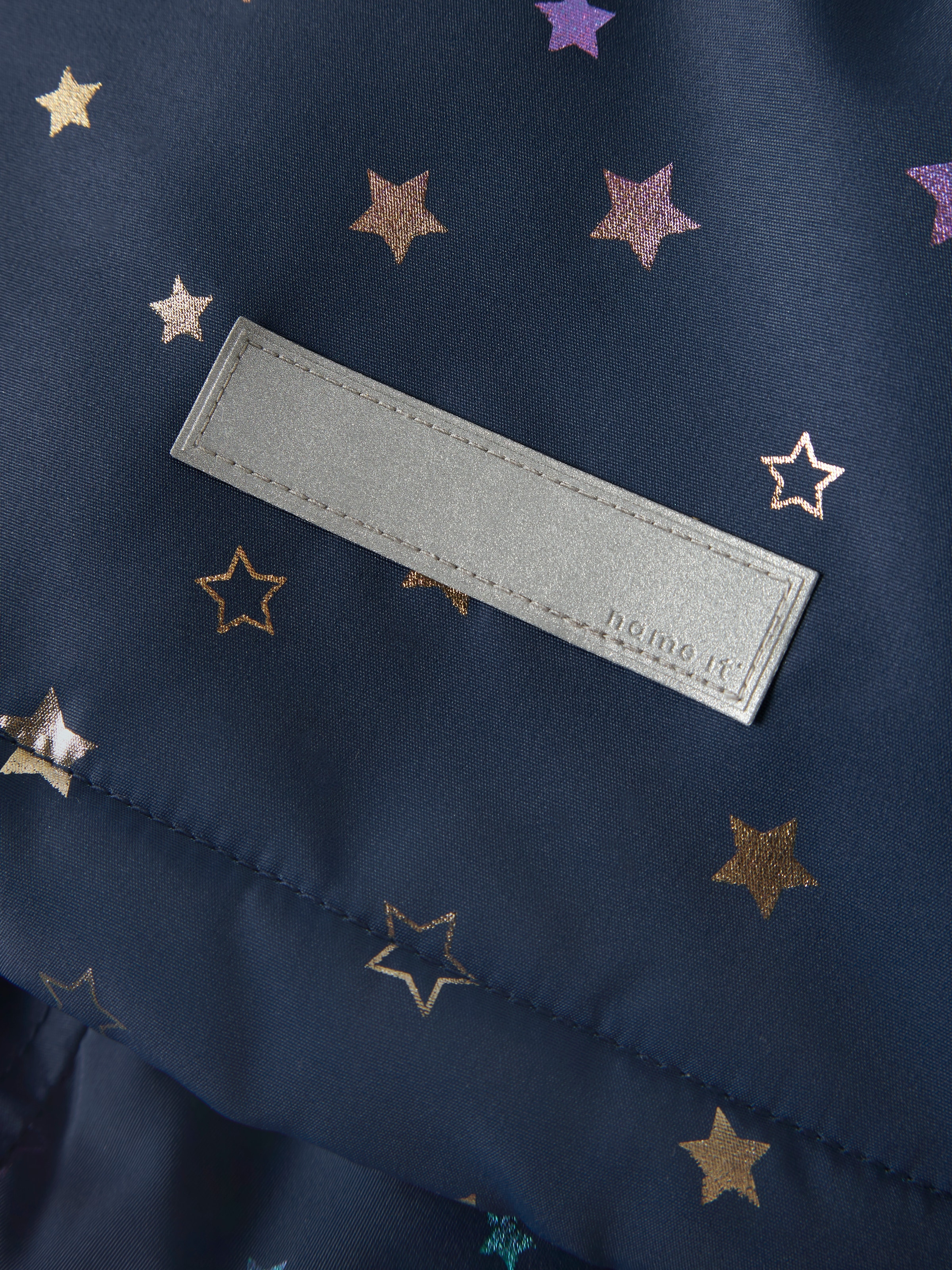 Name It Veste d'extérieur »NMFMAXI JACKET PA FOIL AOP NOOS« avec capuche fibre synthétique, déperlant et avec capuche amovible