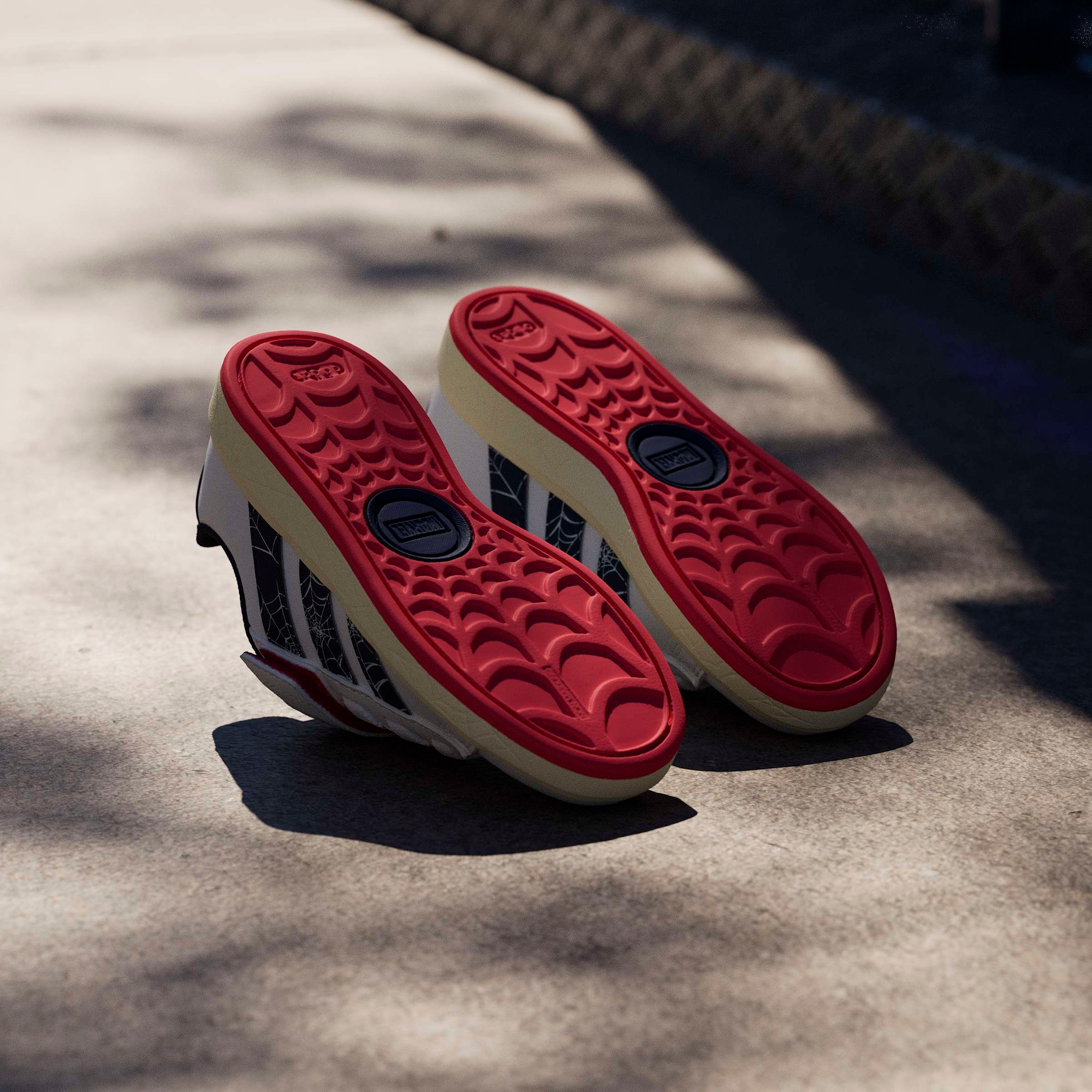 adidas Sportswear Sneakers »ADIDAS MARVEL SPIDER-MAN GRAND COURT KIDS«  pour enfants et adolescents