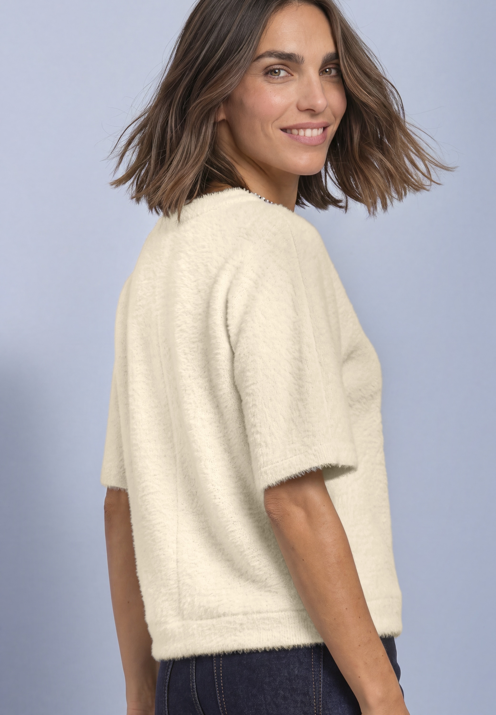 STREET ONE Kurzarmpullover Plüsch-Shirt mit Rundhals und Schmucksteinen