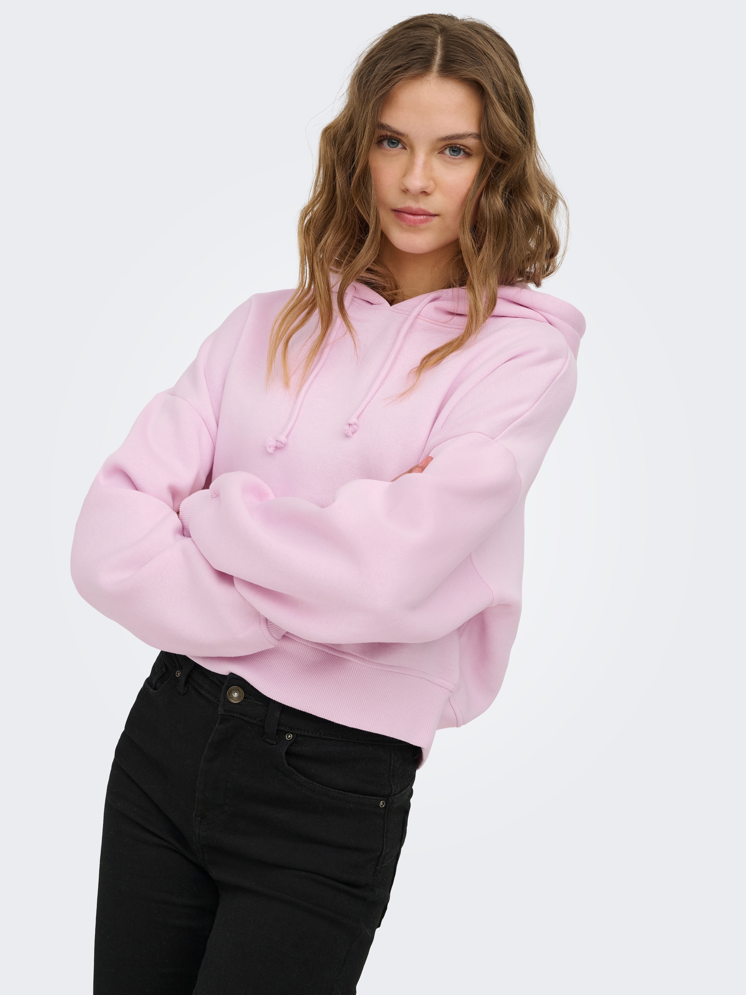 ONLY Sweat à capuche »ONLSWEAT LIFE L/S HOODIE CROPPED SWT«, mélange de coton, coupe ample
