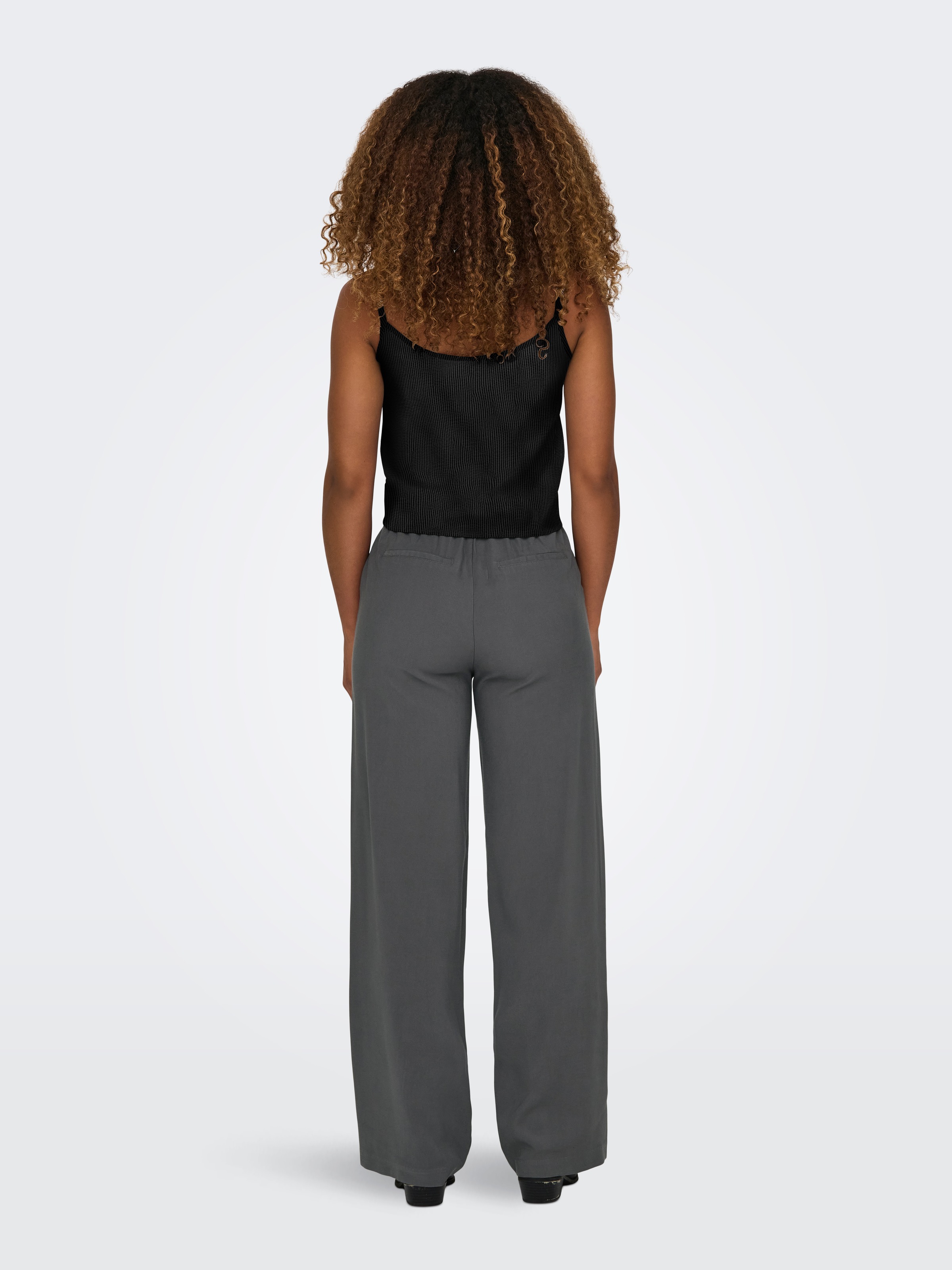 ONLY Top à bretelles »ONLLECEY SL KNOT SINGLET NOOS WVN« mélange de matériaux, coupe régulière