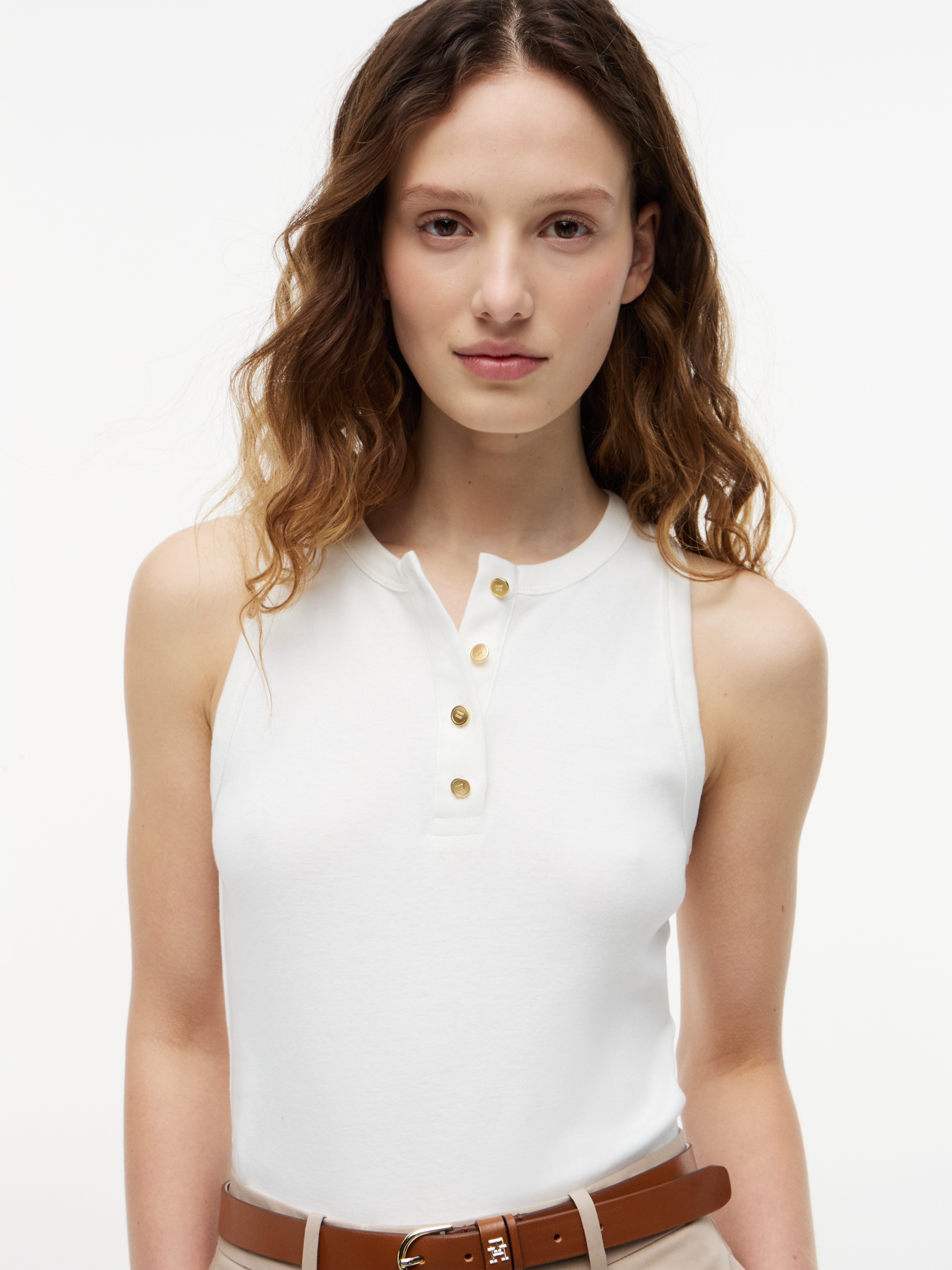 Tommy Hilfiger T-shirt »GOLD BUTTON HENLEY TOP« avec patte de boutonnage courte
