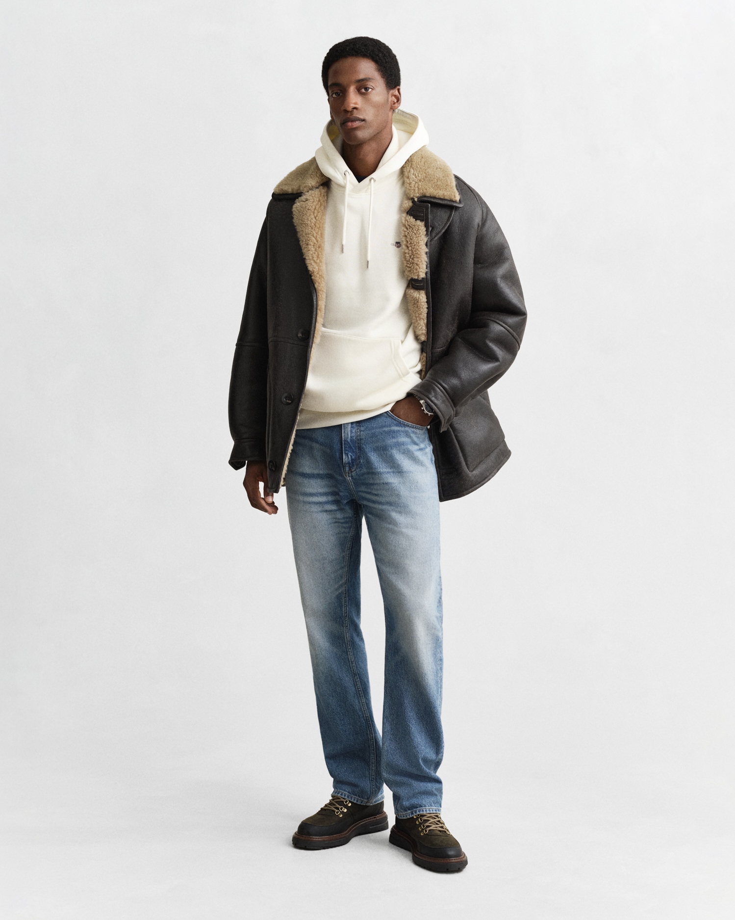 Gant Hoodie »REG SHIELD HOODIE«, avec broderie du logo sur la poitrine
