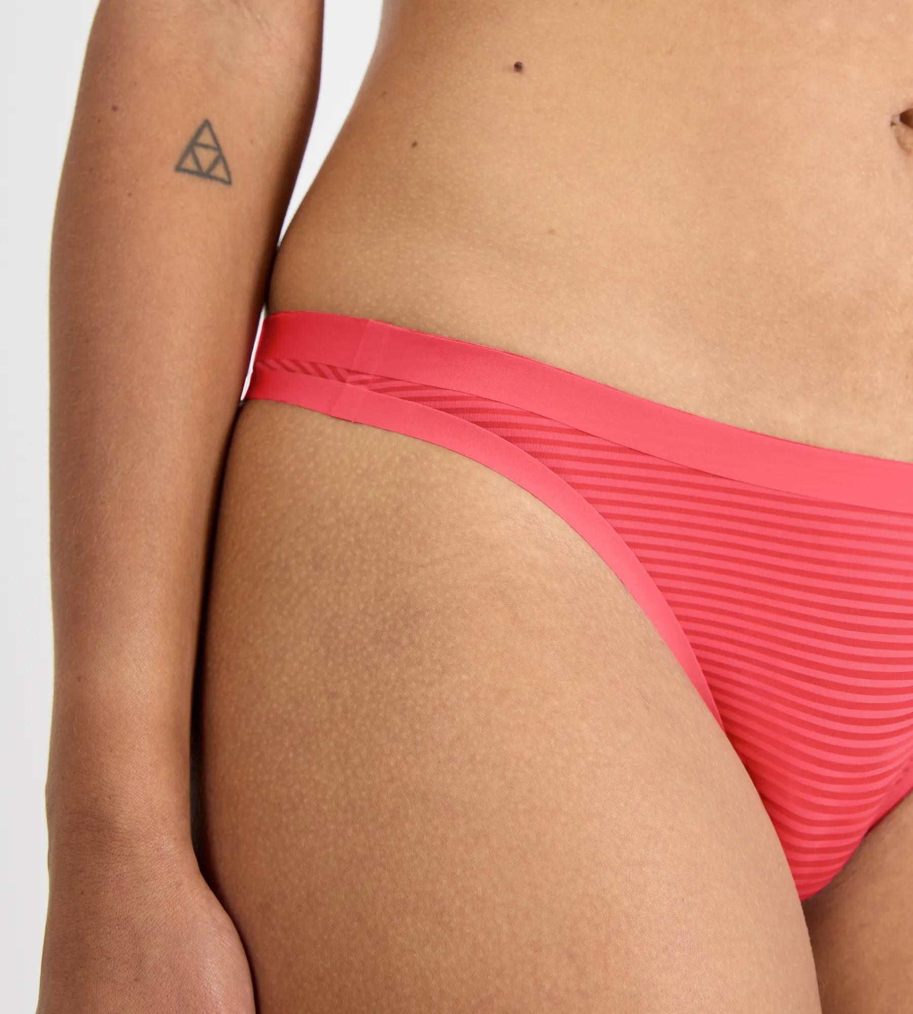 sloggi String »ZERO Feel Air« respirant, look semi-transparent, fines rayures