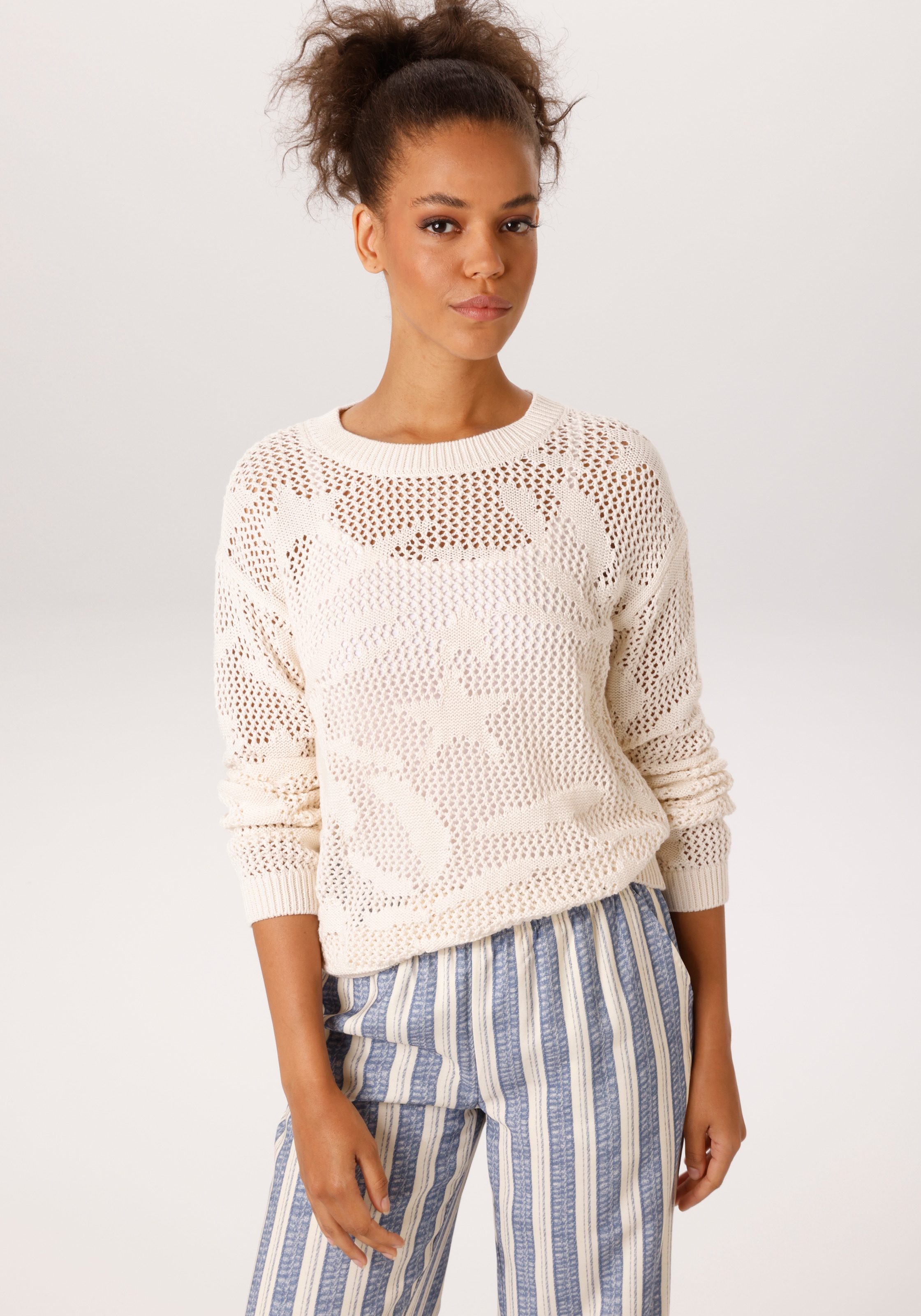 Aniston CASUAL Pull en tricot im trendigen Ajour-Muster mit eingestrickten Motiven - NEUE KOLLEKTION