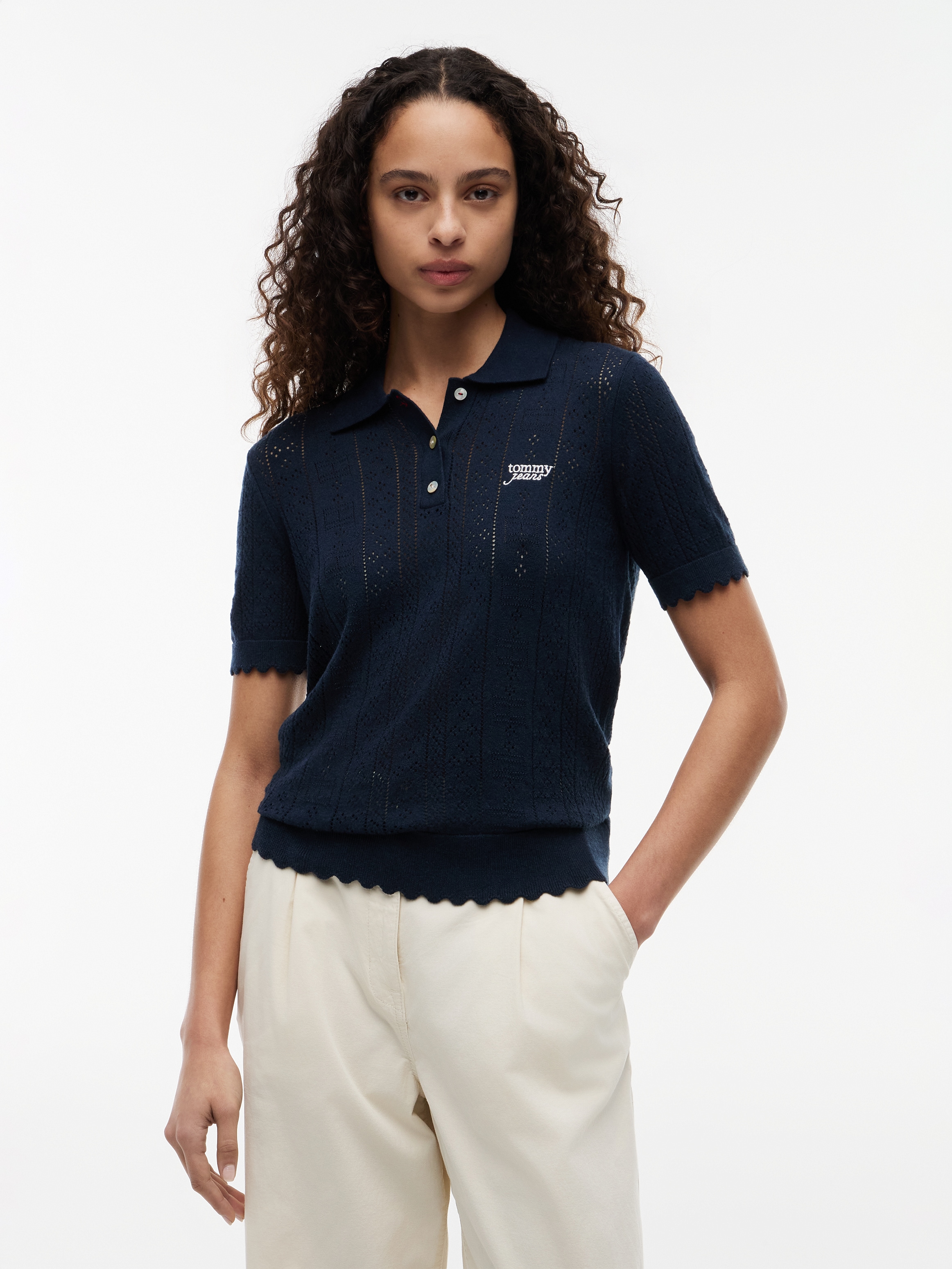 Tommy Jeans Pull à manches courtes »TJW POINTELLE POLO SWEATER« mélange viscose, motif tricot pointelle, ourlets ondulés