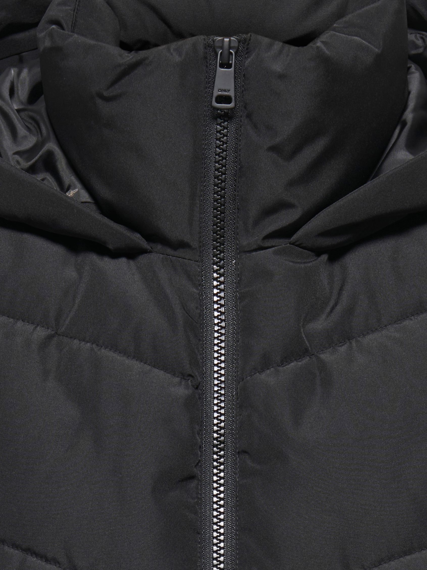 ONLY Gilet matelassé »ONLCLAIR PUFFER WAISTCOAT CC OTW« fibre synthétique