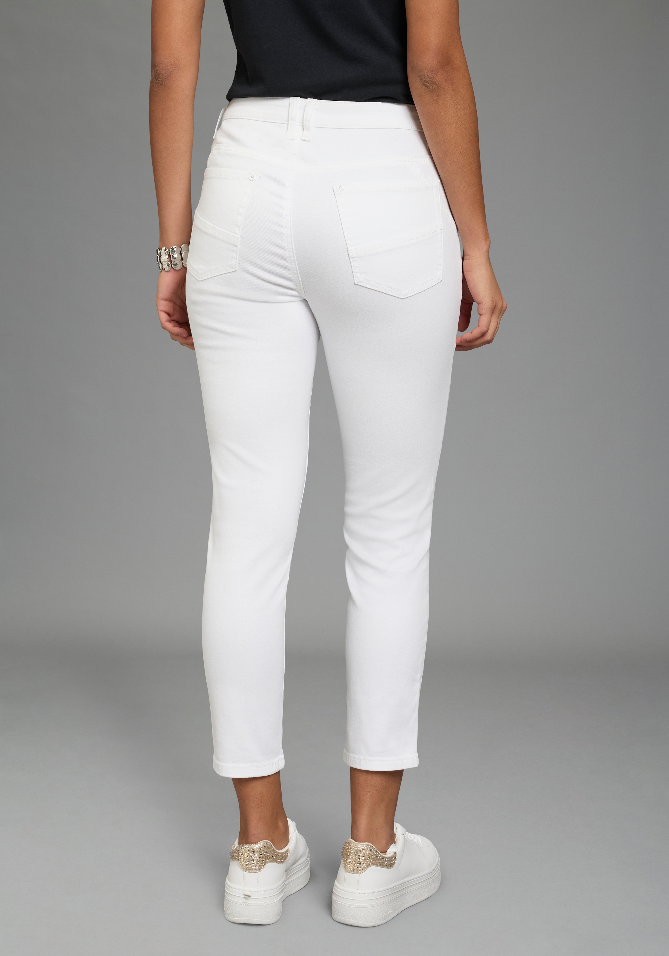 Bruno Banani Jeans 7/8 Skinny Fit, extra enger Beinverlauf, 7/8-Länge, mit Knopfleiste