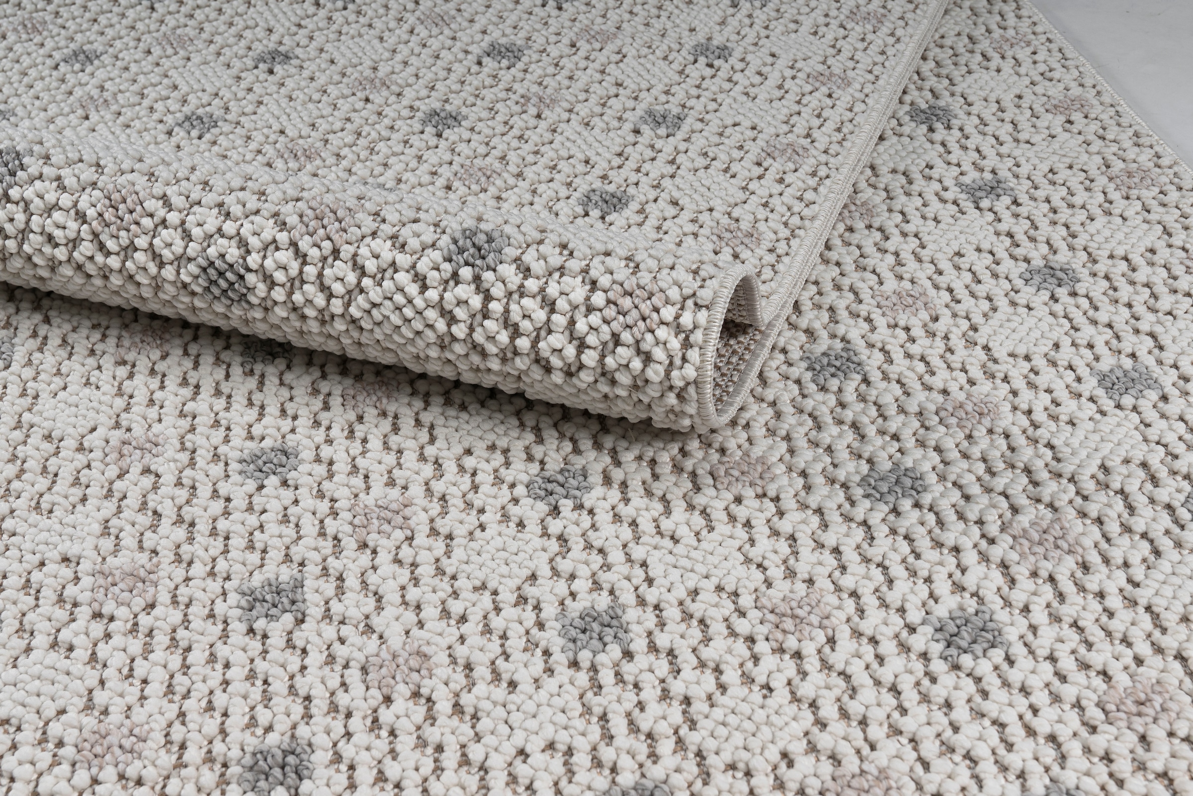 Bruno Banani Teppich »Dotty, In- und Outdoor geeignet« rechteckig 6 mm Höhe Woll-Optik, Hoch-Tief Struktur, mit Fransen, Balkon, Terrasse