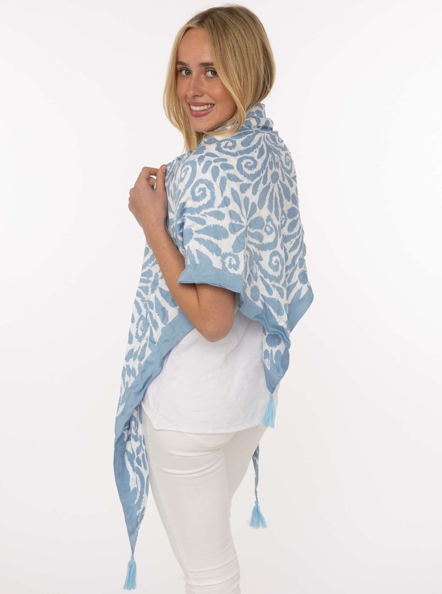 Zwillingsherz Foulard triangulaire »"Flower Fun"« motif floral fantaisiste, pompons, surface brillante