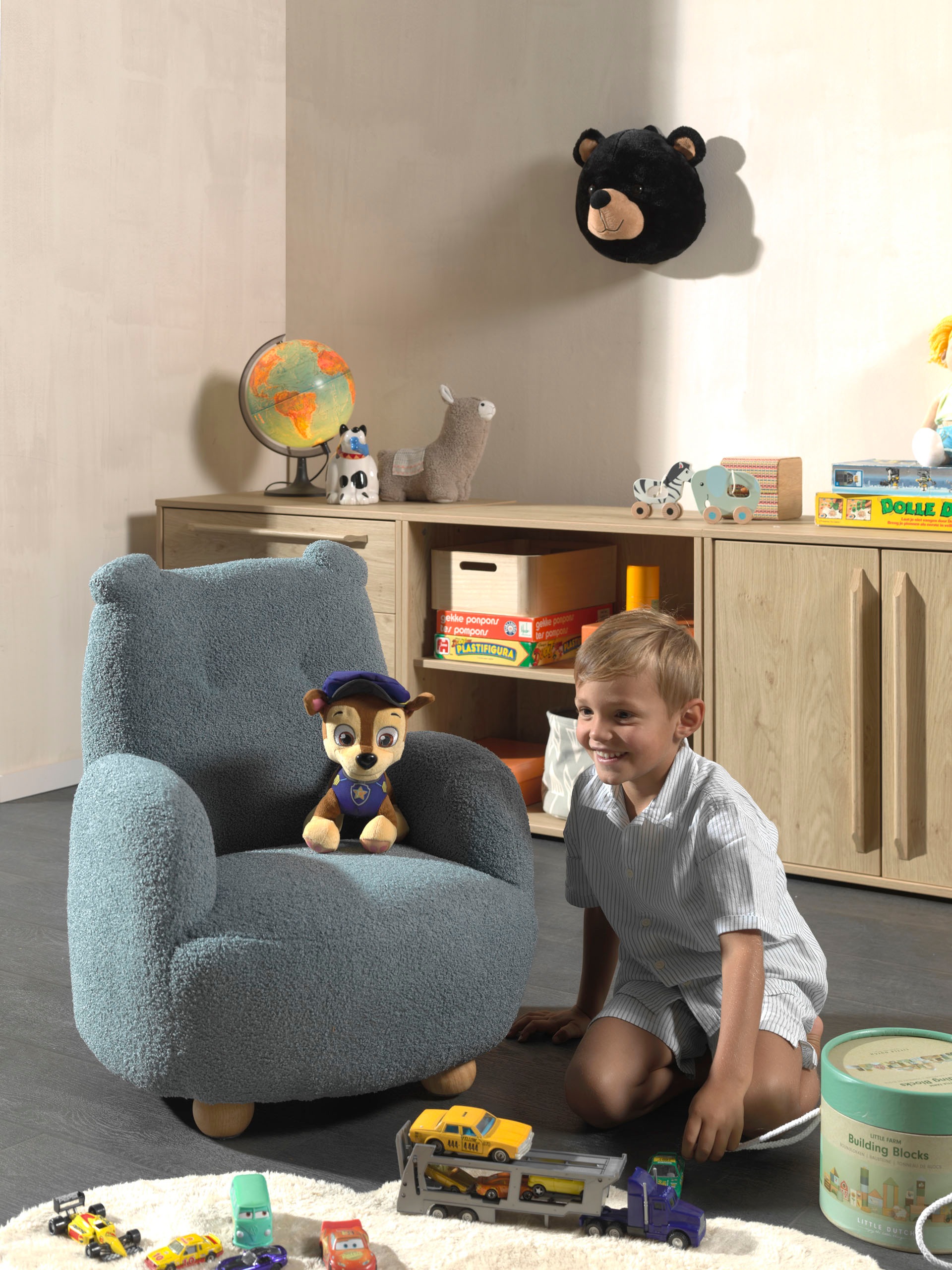 Vipack Sessel »für Kinder in verspielter Optik, ein Highlight für das Kinderzimmer« B: 60 x H: 66 x T: 64 cm, Füsse aus Massivholz,  Bezug flauschiger Bouclé Stoff, zwei Farben zur Wahl