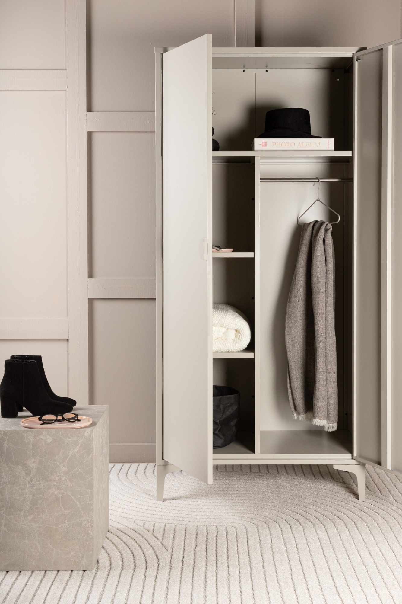 Venture Home Armoire vestiaire »Piring, Stauraumschrank aus Stahl, 2 Türen, Höhe 183 cm« Armoire à vêtements, revêtement en poudre, tringle, étagères, moderne