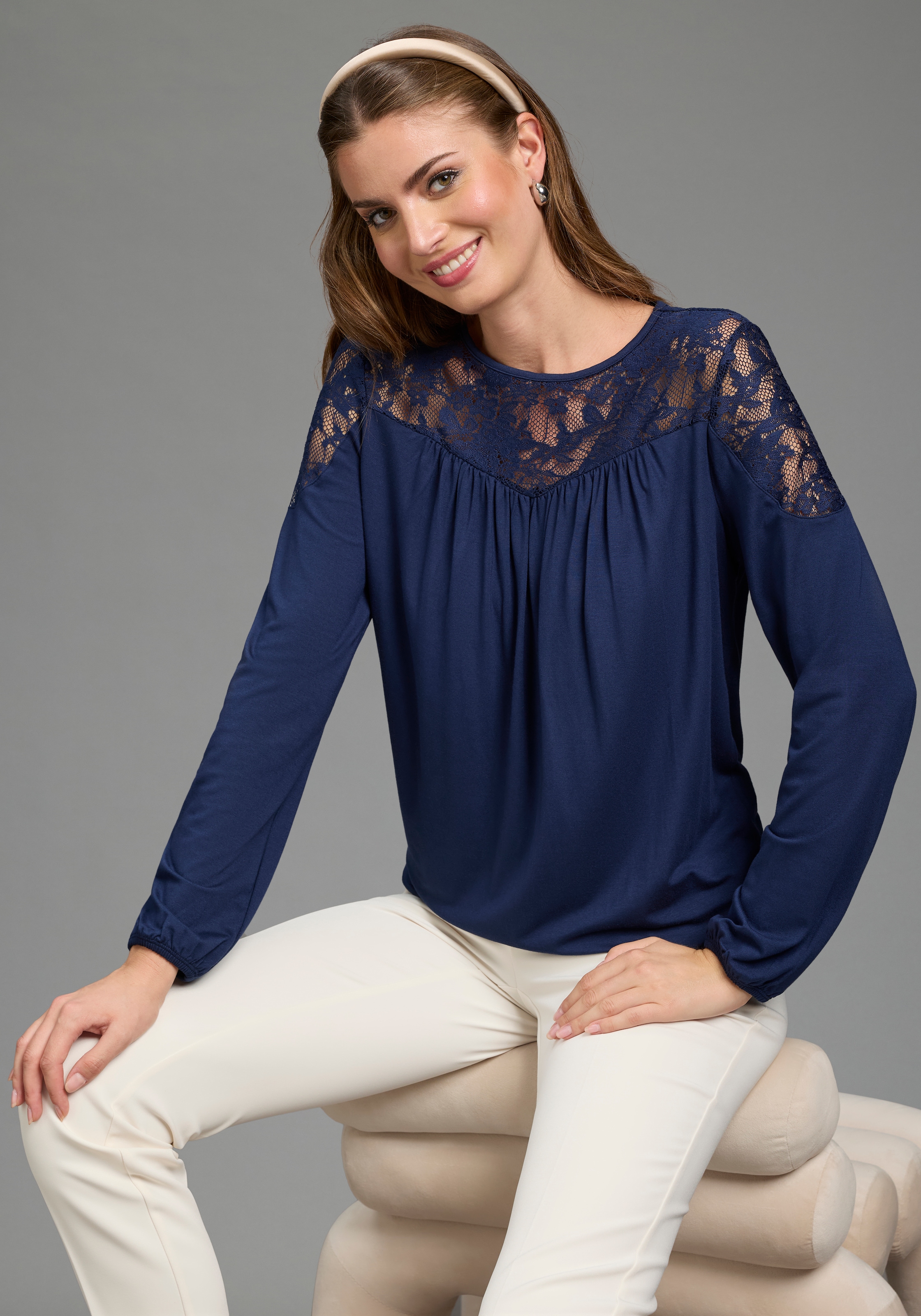 Laura Scott Chemise en dentelle coupe près du corps à la hauteur des hanches, uni