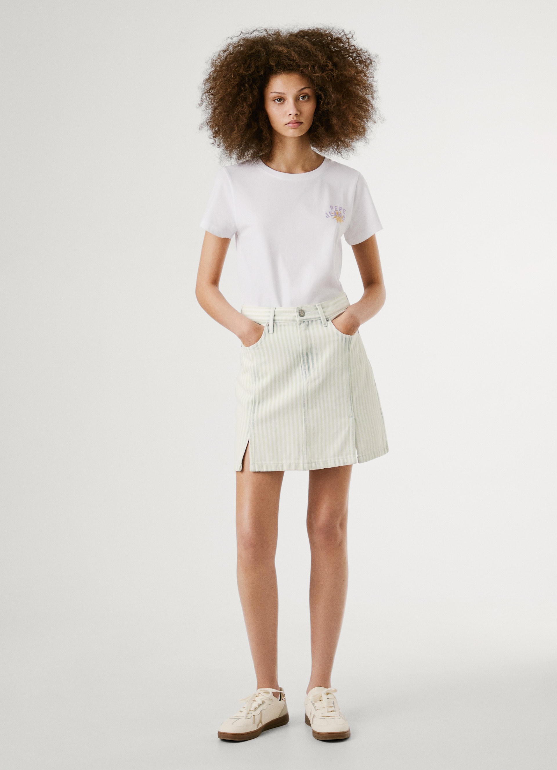 Pepe Jeans T-shirt »AMANDA« mit Stick- und Druckelementen