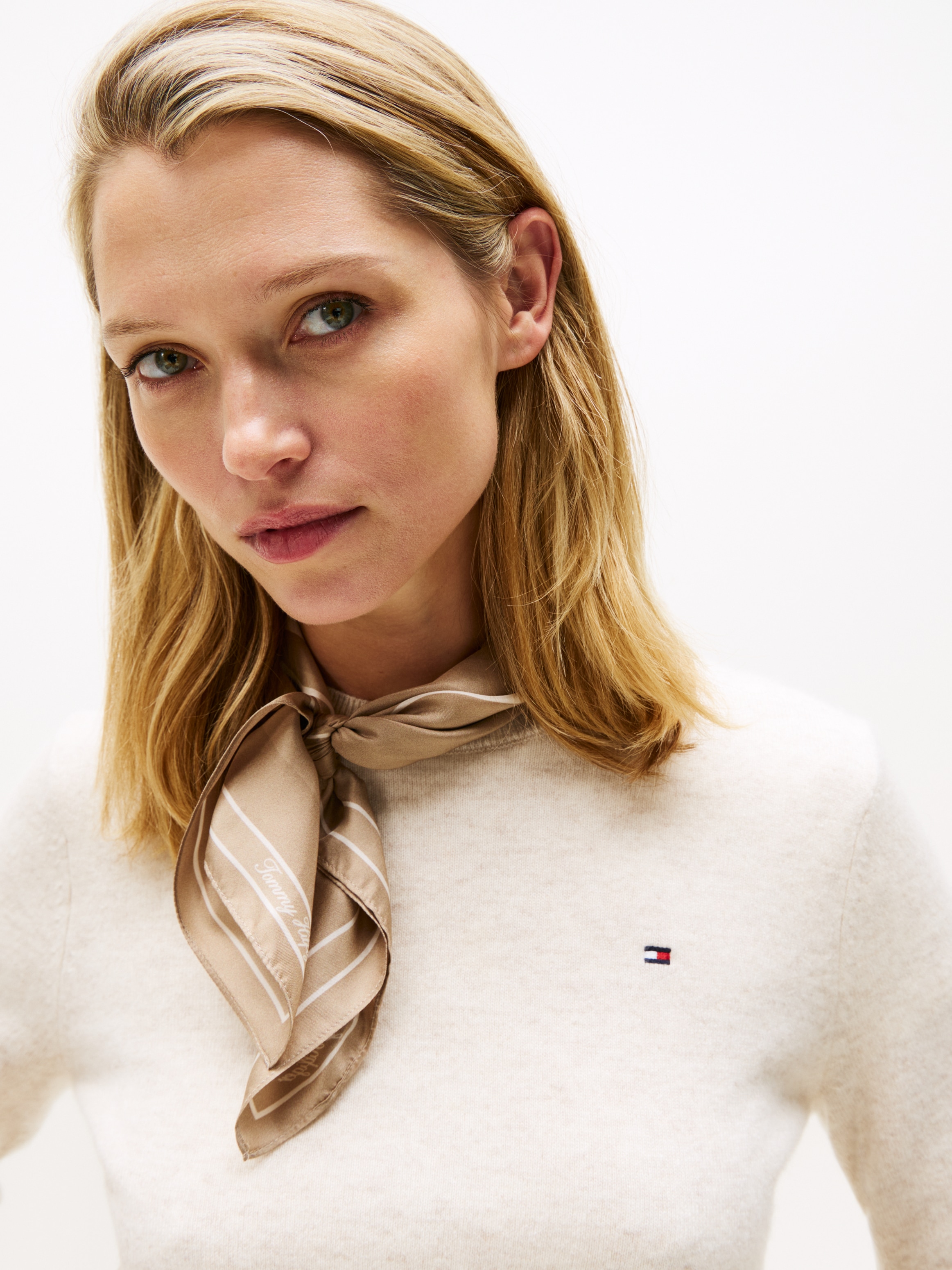 Tommy Hilfiger Foulard »TH HERITAGE SCRIPT SILK SCARF« quadratisch, aus reiner Seide mit Logo, Masse 50 xs0 cm