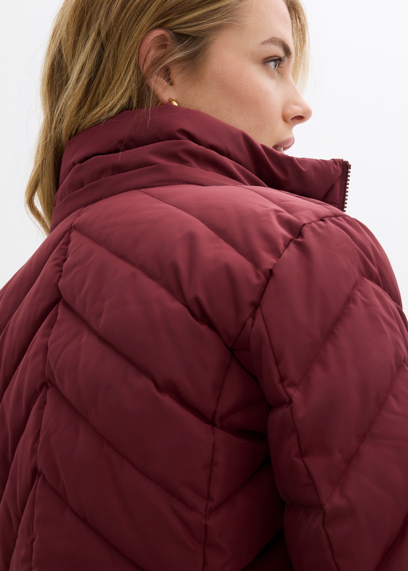 bonprix Veste matelassée pour adultes, coupe sportive, doublé, avec capuche