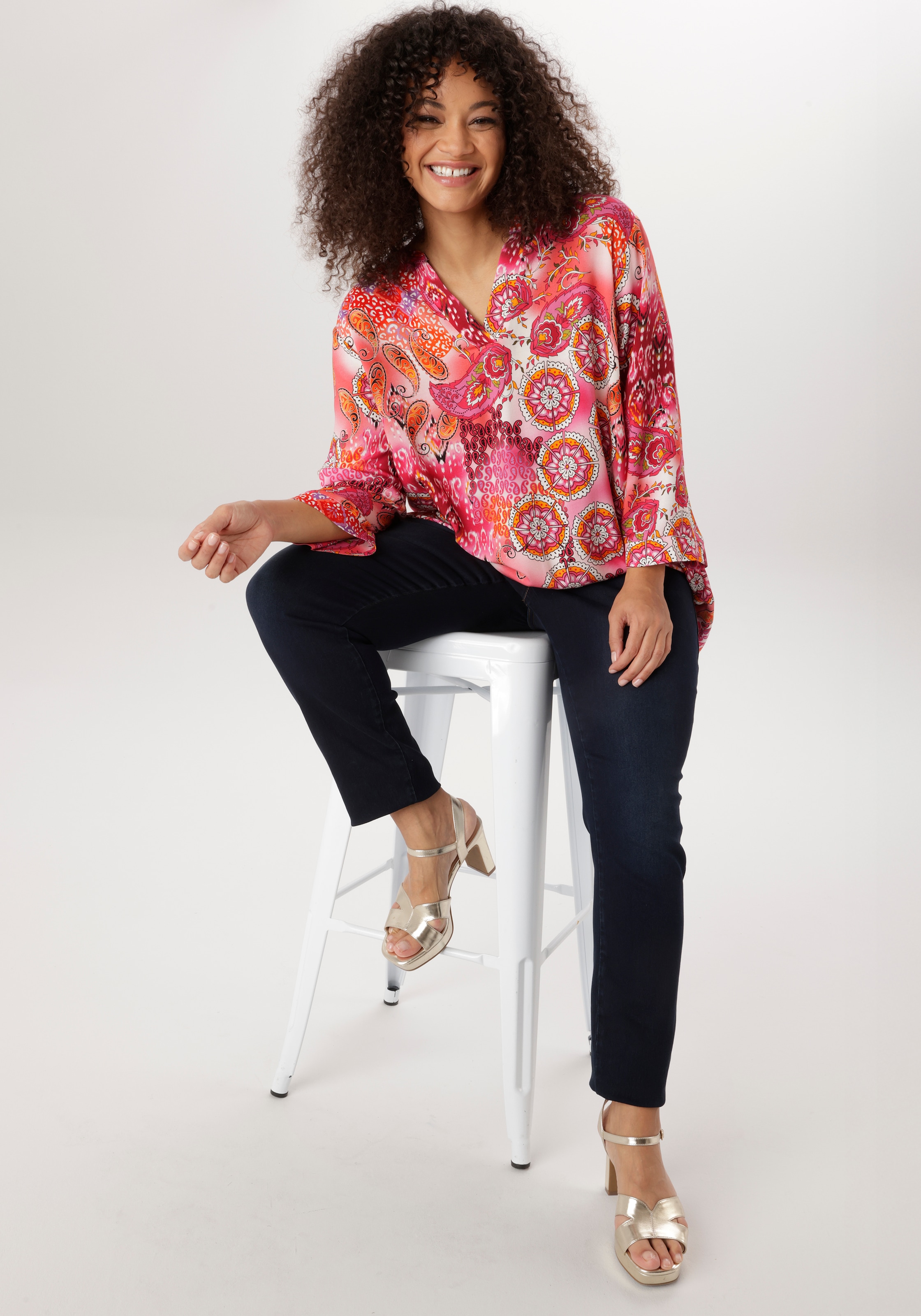 Aniston PLUS Blouse à enfiler mit extravaganten farbenfrohes Blumen-Paileydessin - NEUE KOLLEKTION