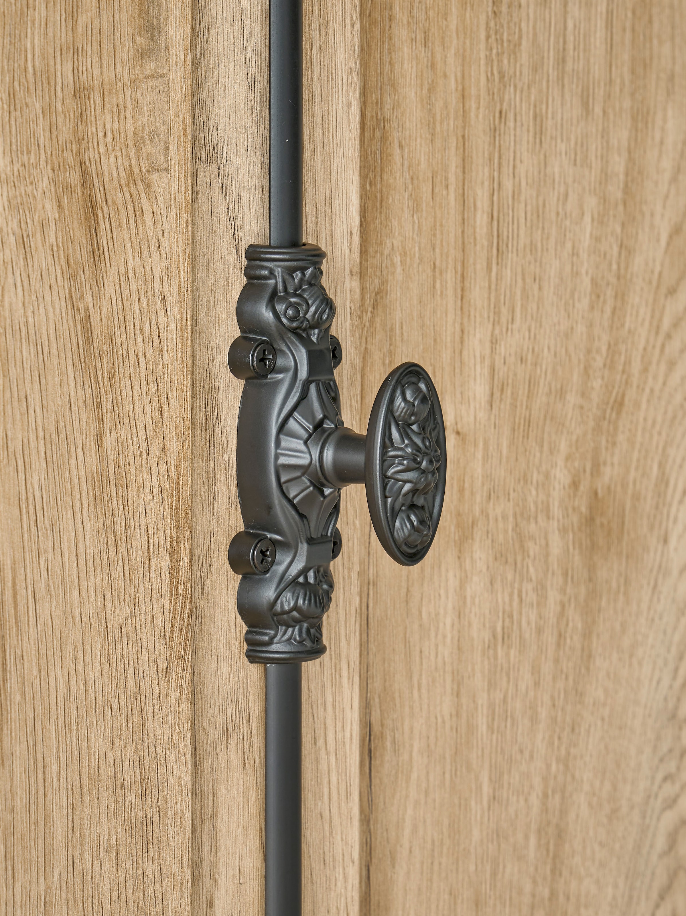 Home affaire Vitrine »Cornwall, Hochschrank im Landhausstil, Glasvitrine, Eiche Dekor« 1 Stk. tlg. Metallgriffe, 147 cm breit, viel Stauraum, in zwei Grössen verfügbar