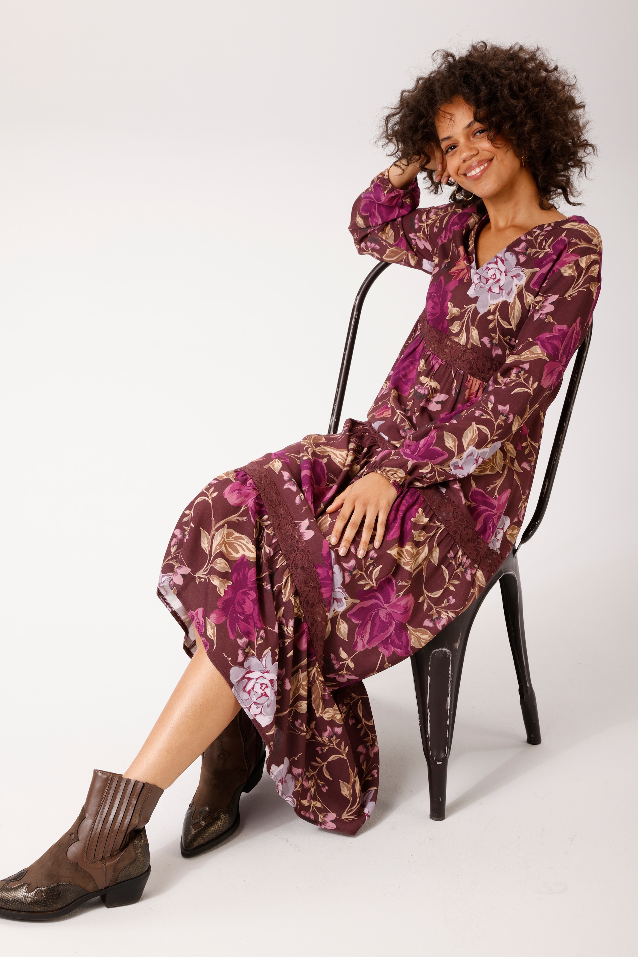 Aniston CASUAL Maxi robe orné de bordures en dentelle - NOUVELLE COLLECTION