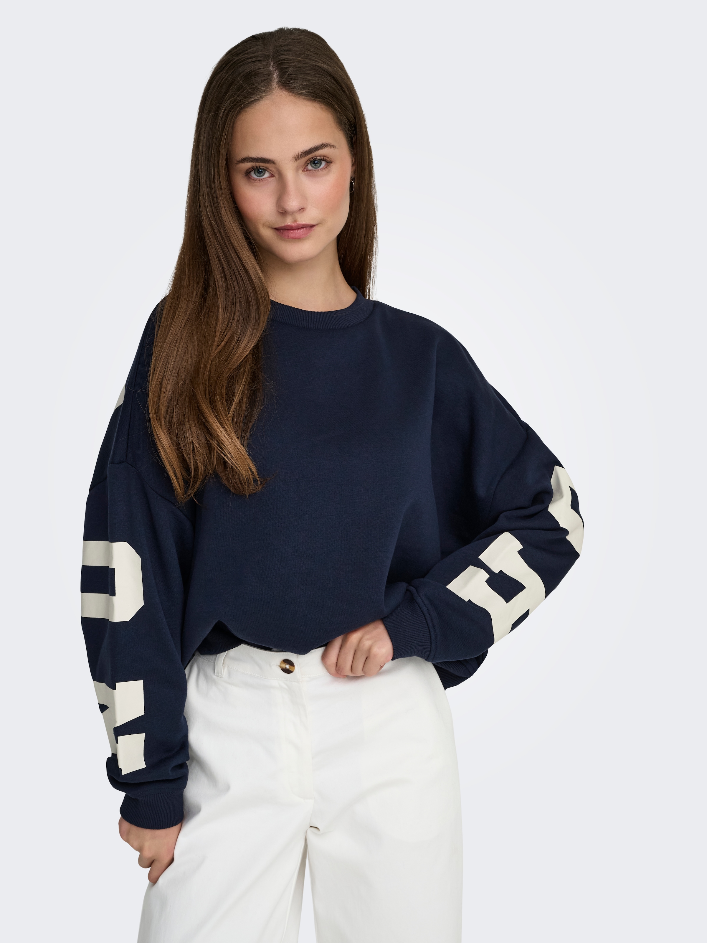 ONLY Sweat-shirt »ONLSWEAT L/S BACK/SLEEVE PRINT SWT NOOS«, mélange de coton, coupe ample
