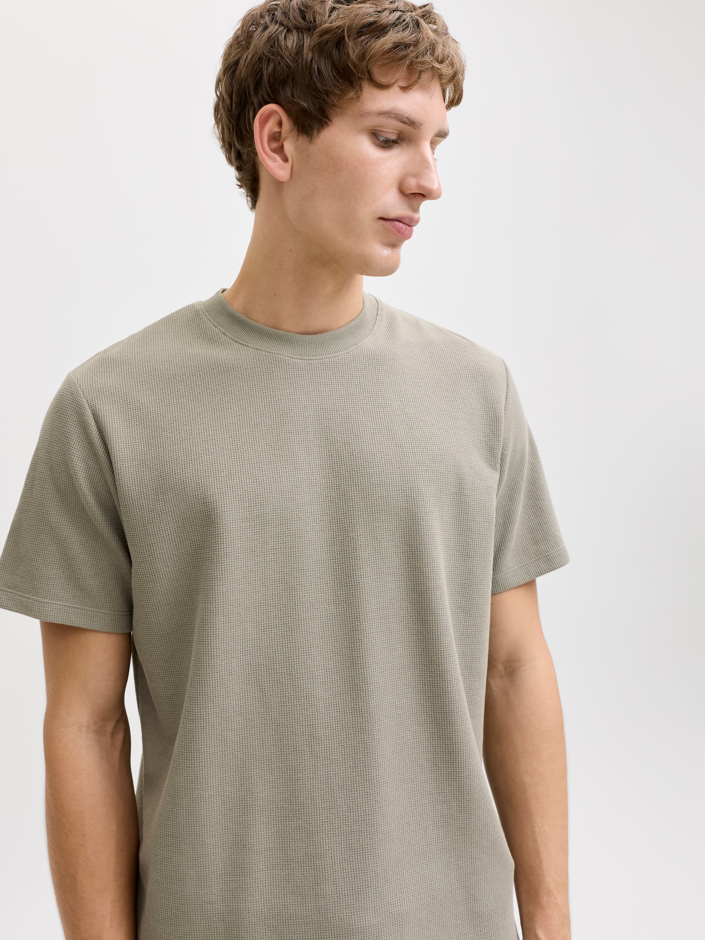 Jack & Jones Shirt à col rond »JJEAUSTIN TEE SS NOOS« mélange de matières, coupe décontractée