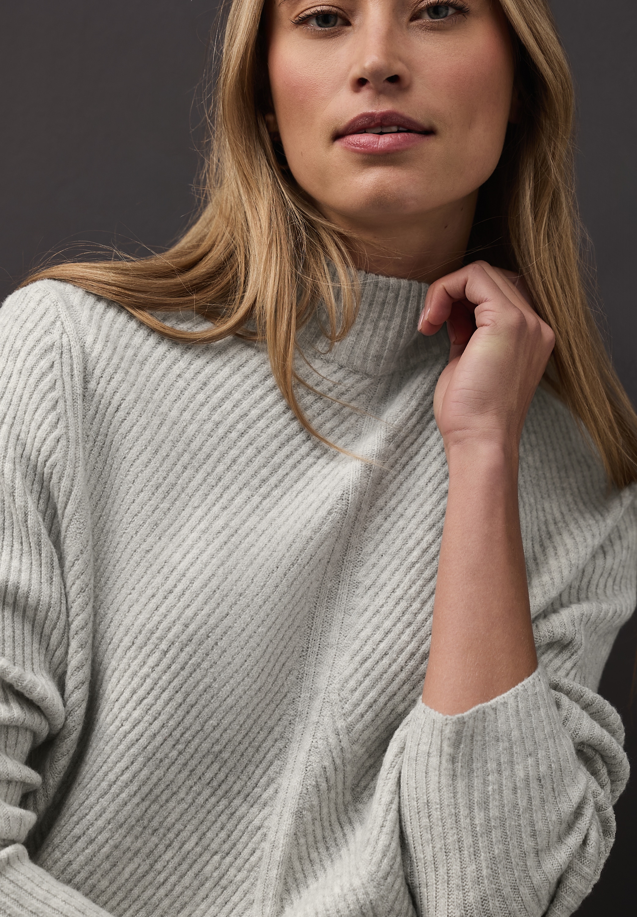 STREET ONE Pull à col montant mit dezentem Strukturmuster