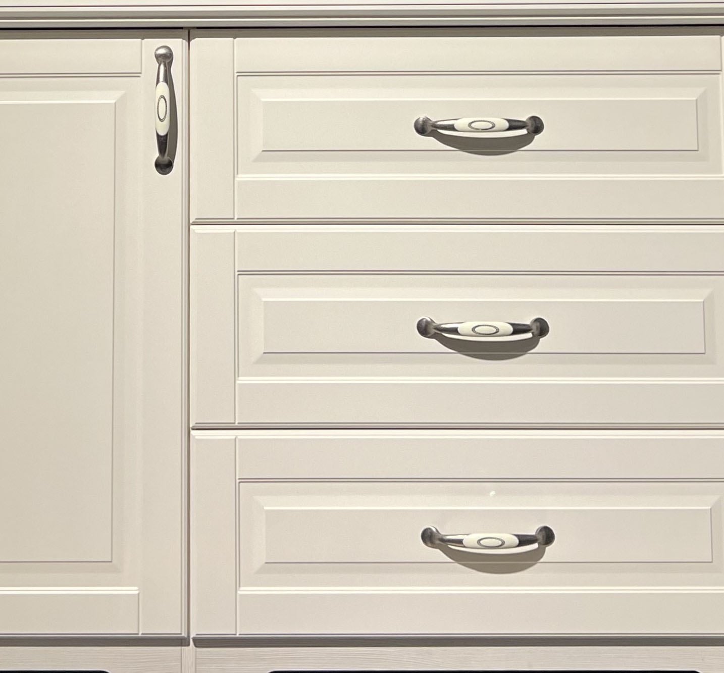 GOODproduct Kombikommode »Evergreen, Masse: B/T/H 131/48/88cm, Soft-Close-Funktion« 1-türig und 3 Schubladen,  im klassischen Landhausstil,FSC-zertifiziert,hochwertige UV Lackierung