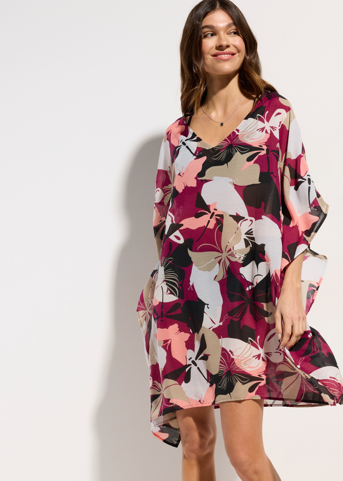 bonprix Robe tunique coupe oversize, manches courtes, en polyester, avec imprimé