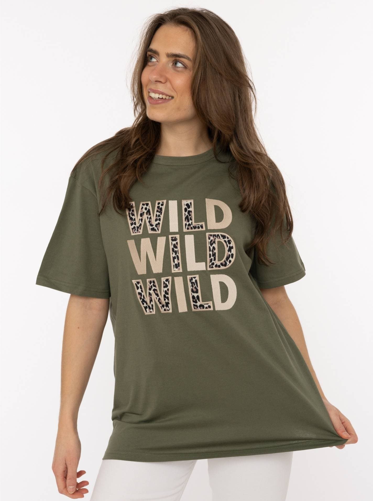 Zwillingsherz T-Shirt »"Wild Wild Wild"« grosser, gestickter Schriftzug mit Leomuster, Rundhals
