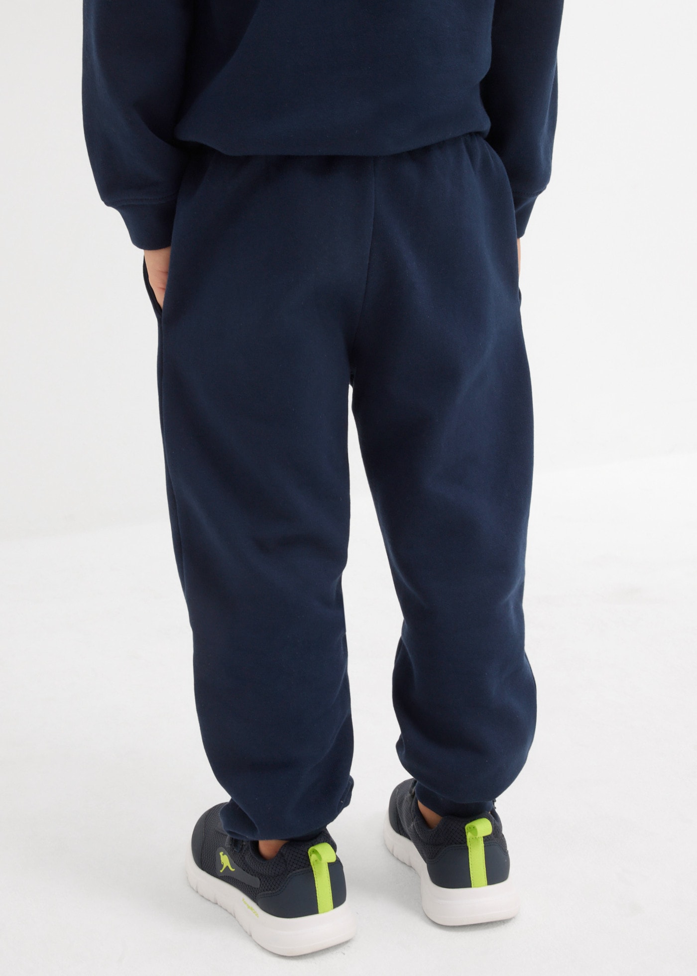 bonprix Pantalon de jogging  en lot de deux, en coton et polyester, coupe régulière, pour enfants