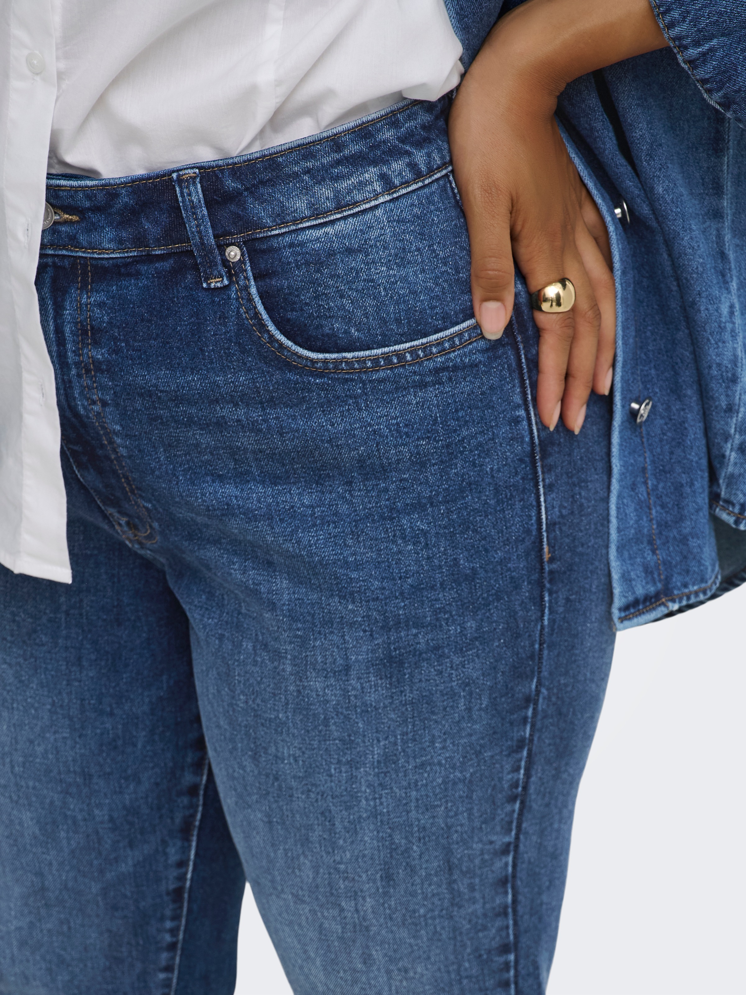 ONLY CARMAKOMA Jeans droit »CAREMILY STRETCH HW ST ANK DNM TAI440« mélange coton, taille haute