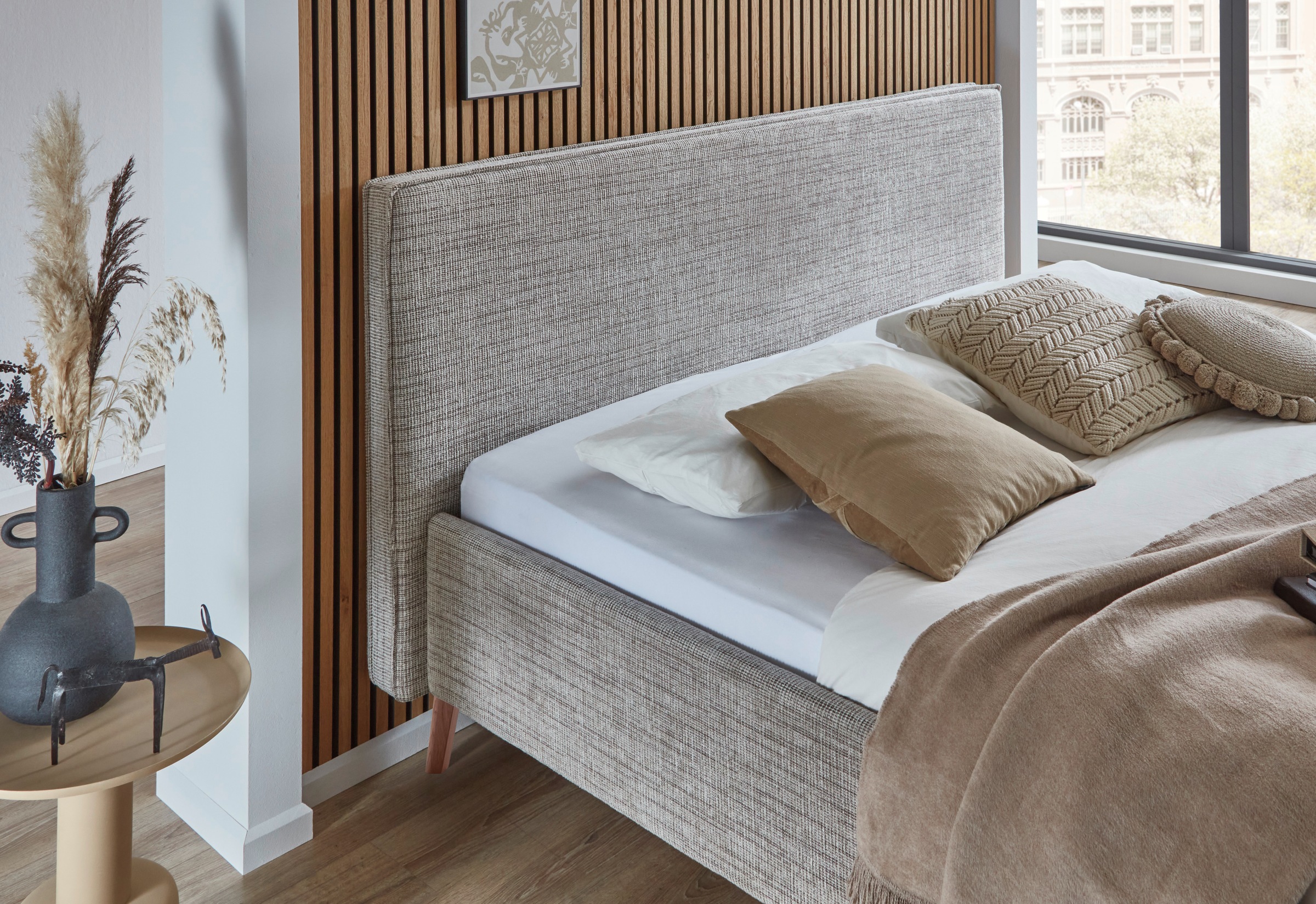 meise.möbel Lit rembourré »Riva« avec pieds en bois couleur chêne, au choix avec coffre de lit et sommier à lattes
