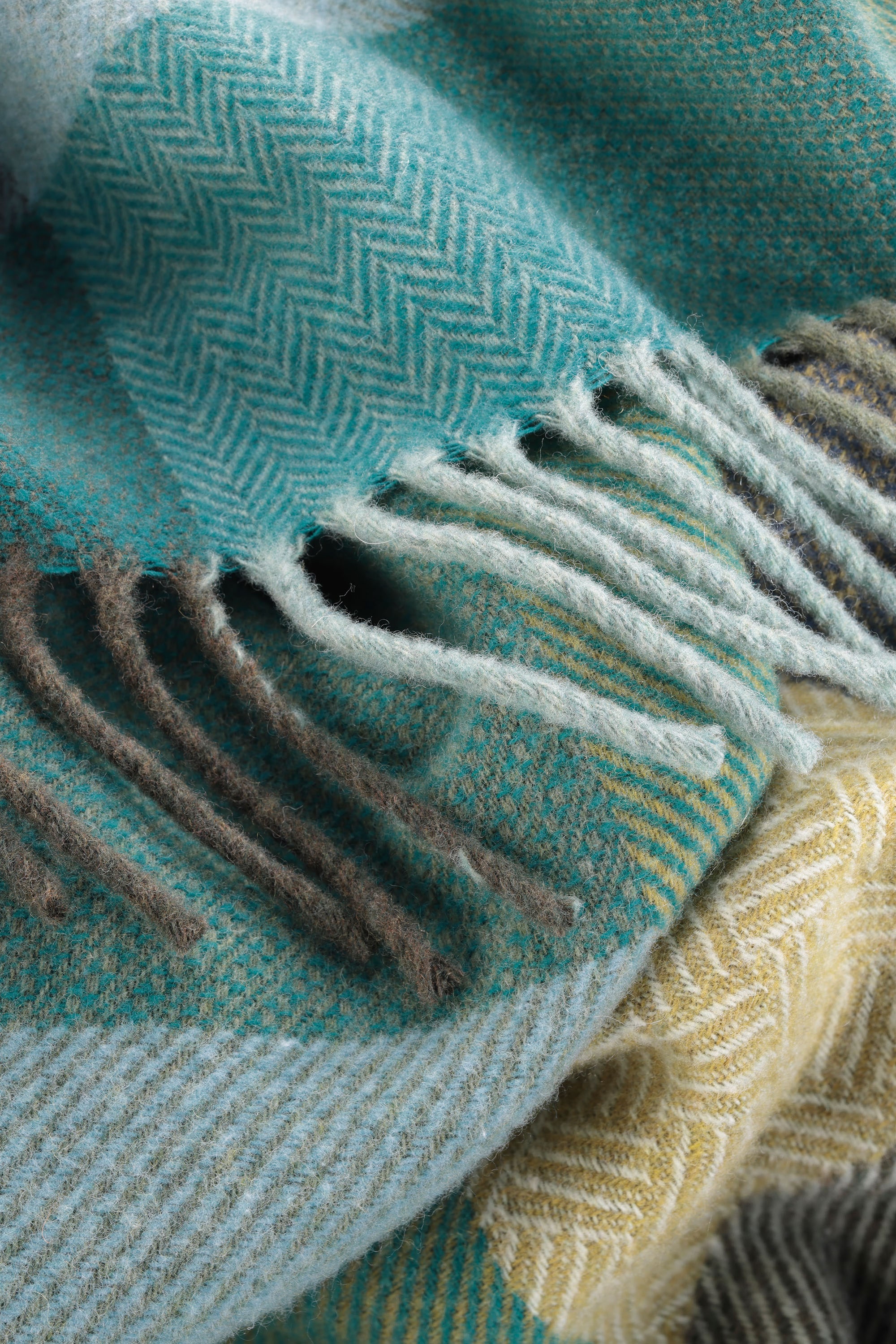 Biederlack Plaid »Shades mit hochwertigen Fransen« filigrane Strukturoptik