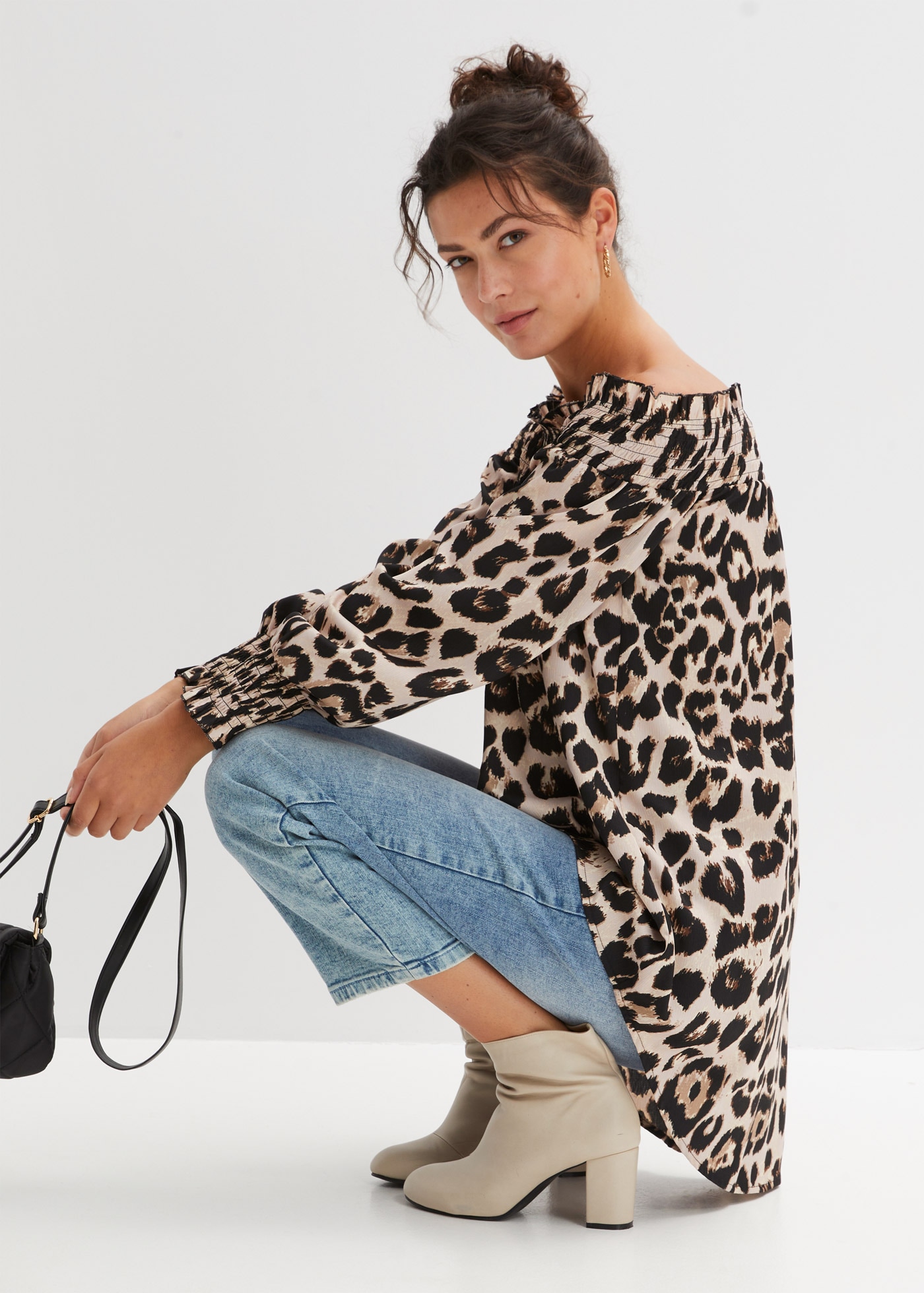 bonprix Longbluse Oversize-Passform, Vokuhila-Schnitt, mit Rüschen, aus Polyester