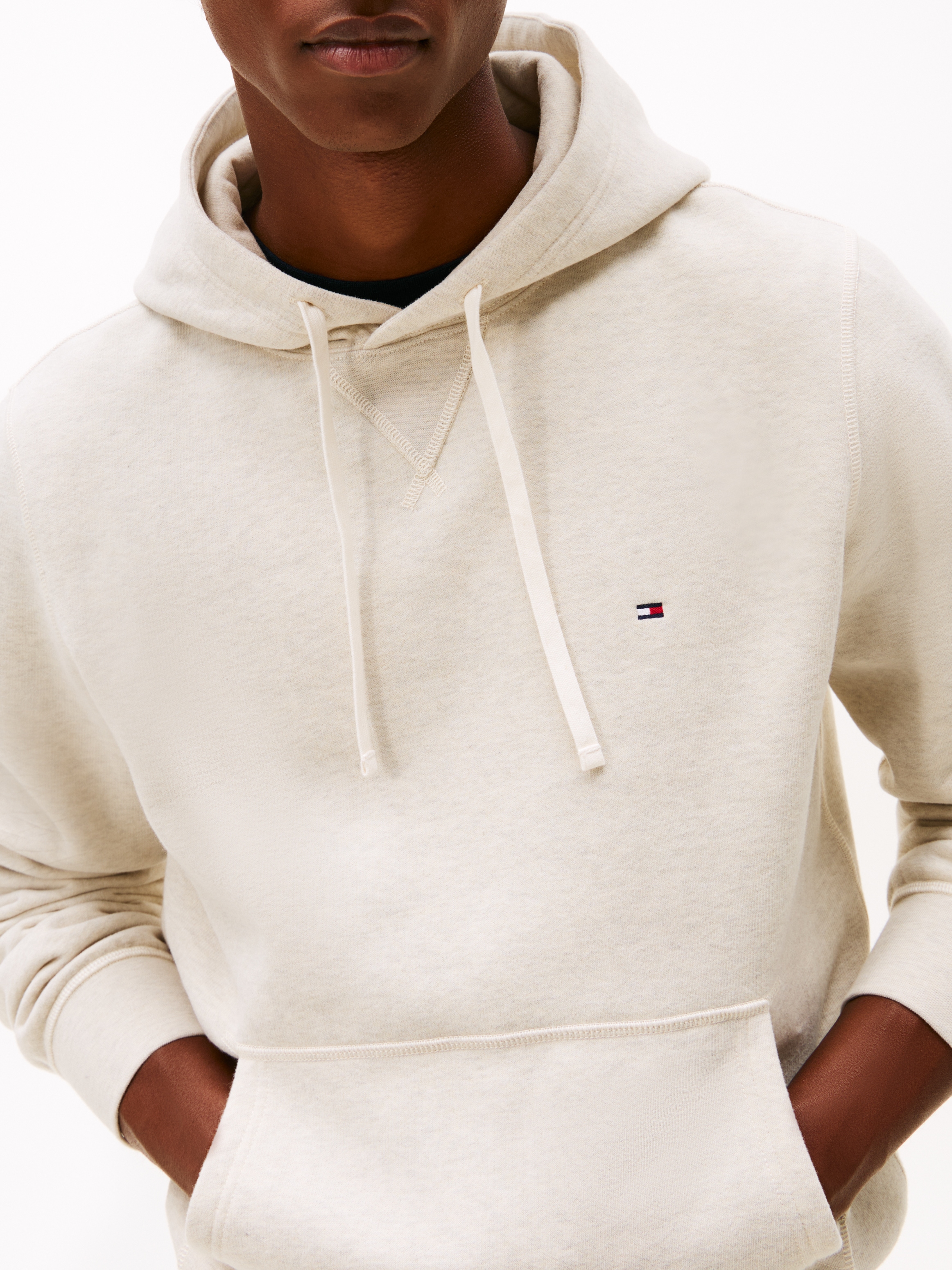 Tommy Hilfiger Hoodie »ESS SEASONAL FLEECE HOODY mit Kapuze und Kängurutasche«, unifarben, casual, regular fit, Baumwollmix, Kapuze
