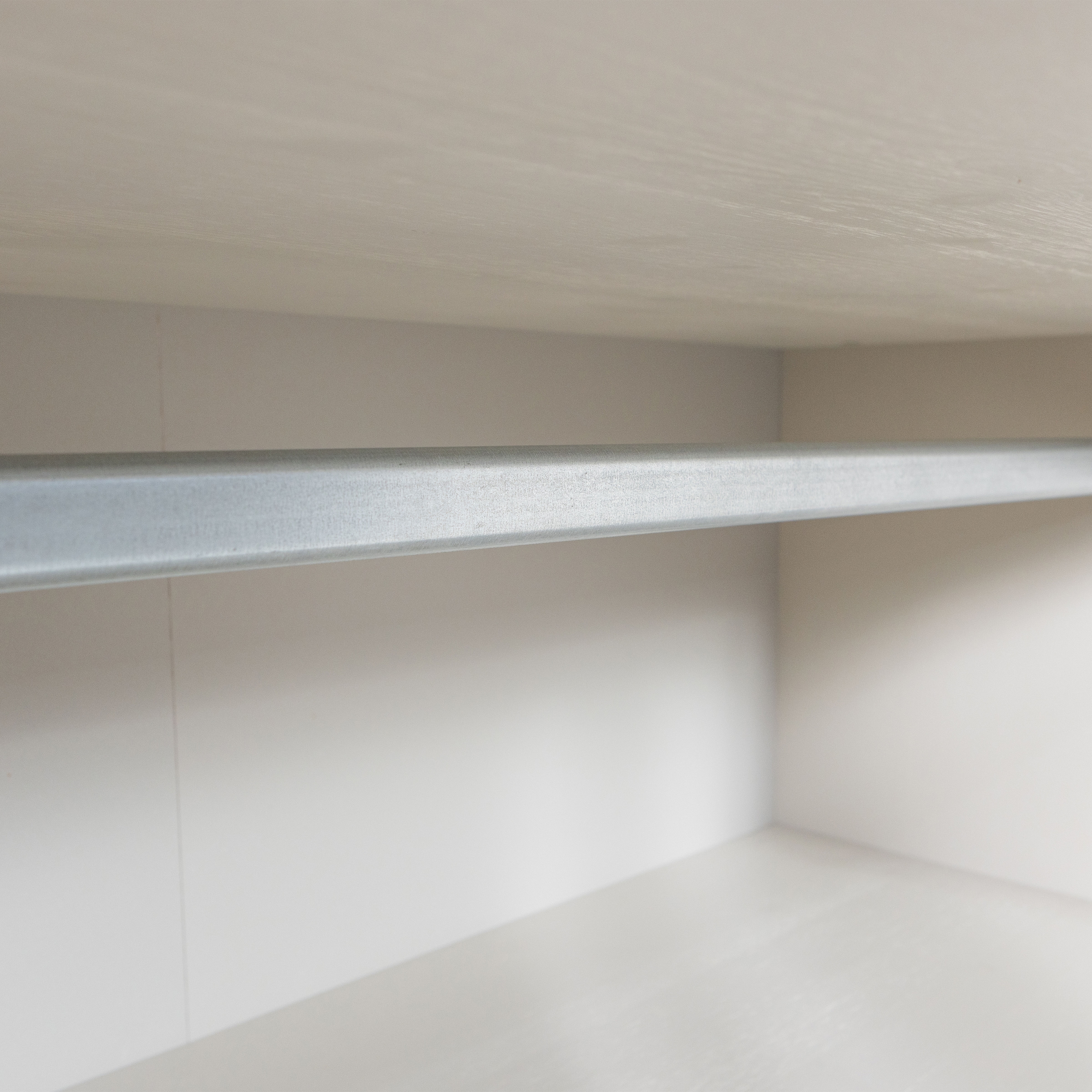 WOOOD Armoires à vêtements »Olivia FSC®-Kiefernholz mit Hängebereich, H 212 x B 171 x T 63 cm« capacité de charge 10 kg par étagère, options d'étagères disponibles