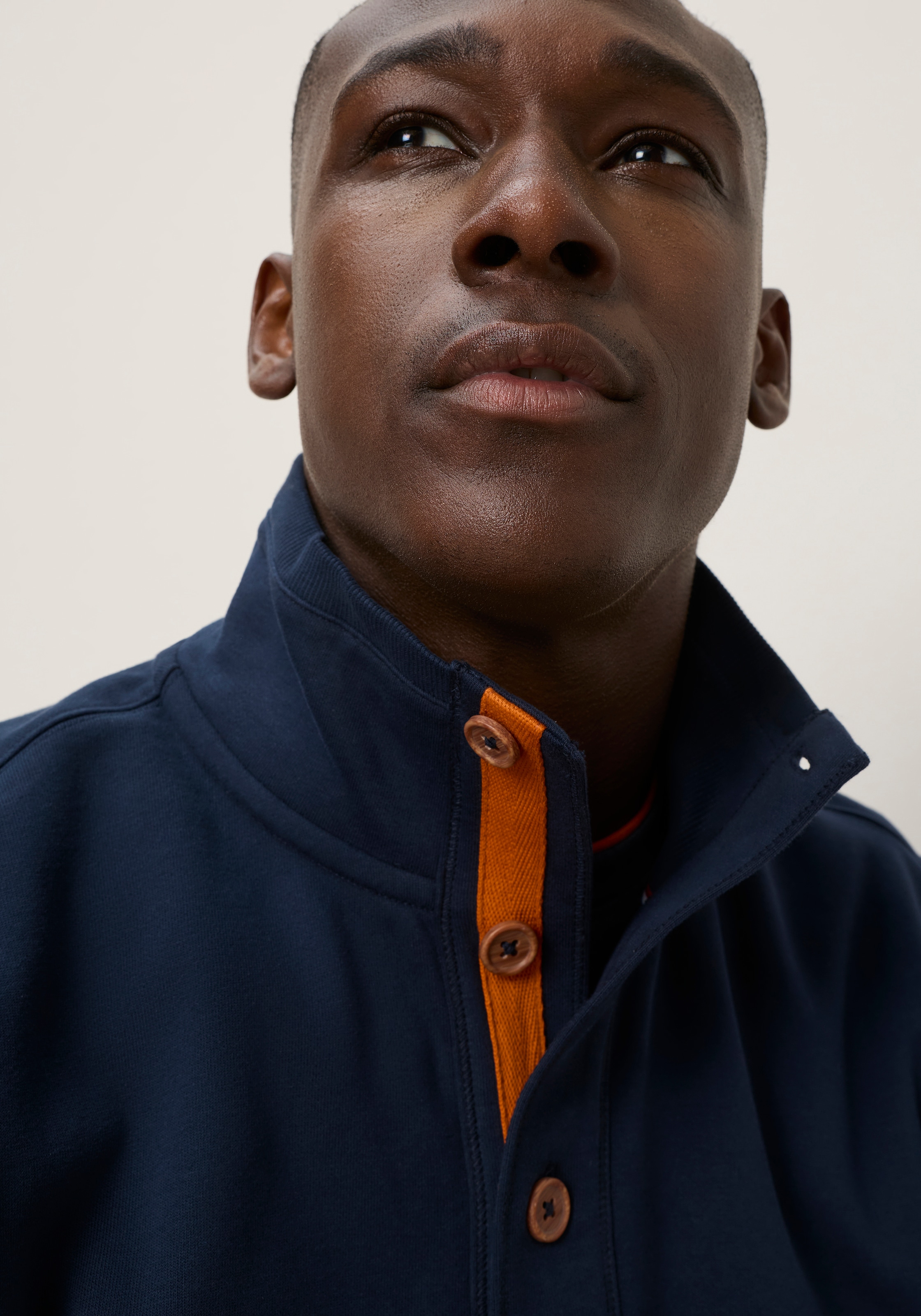 KangaROOS Sweat-shirt , avec col de troyer fermé haut, détails contrastés
