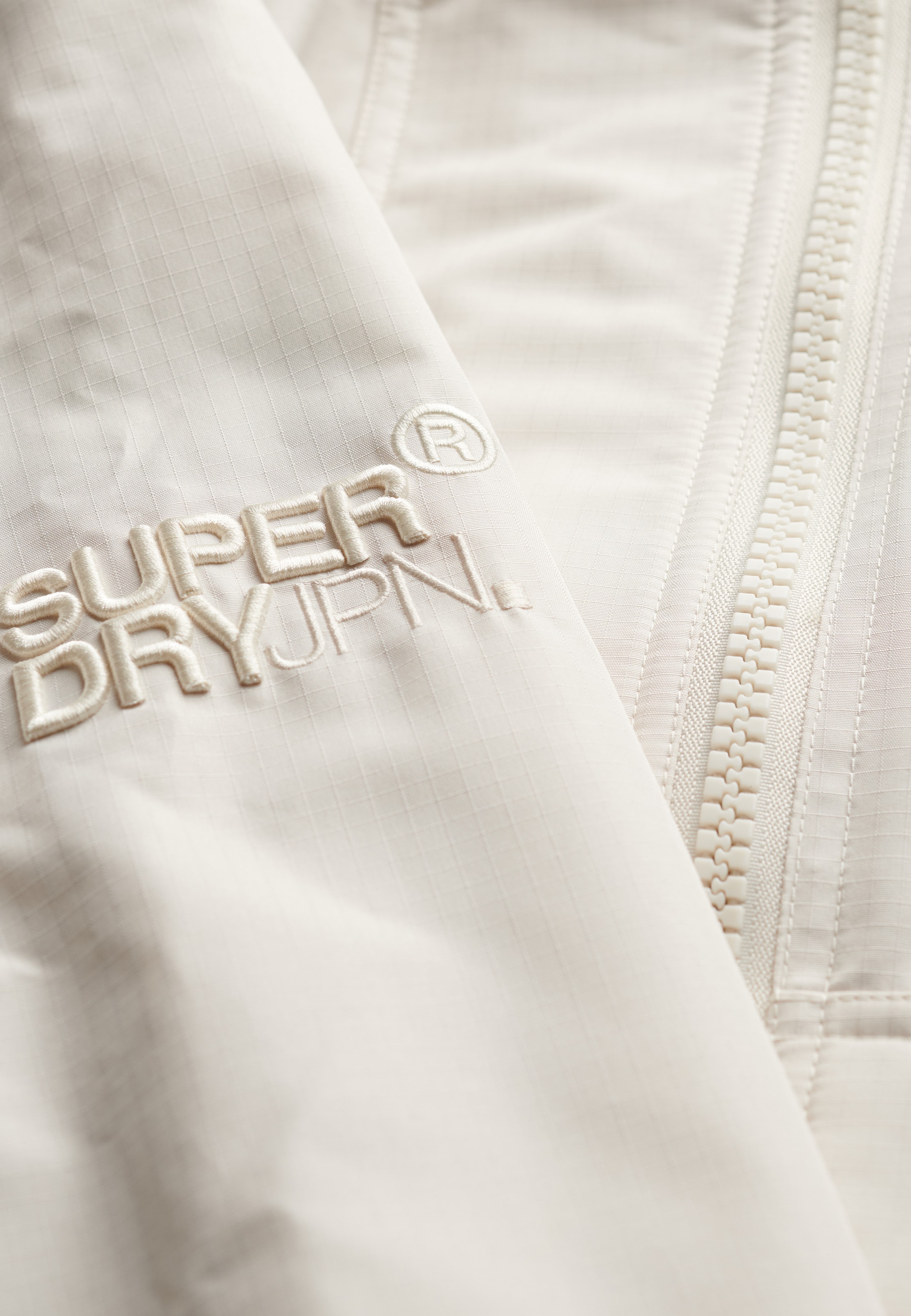 Superdry Veste d'extérieur »HOODED ARCTIC WINDCHEATER« fibre synthétique, coupe régulière