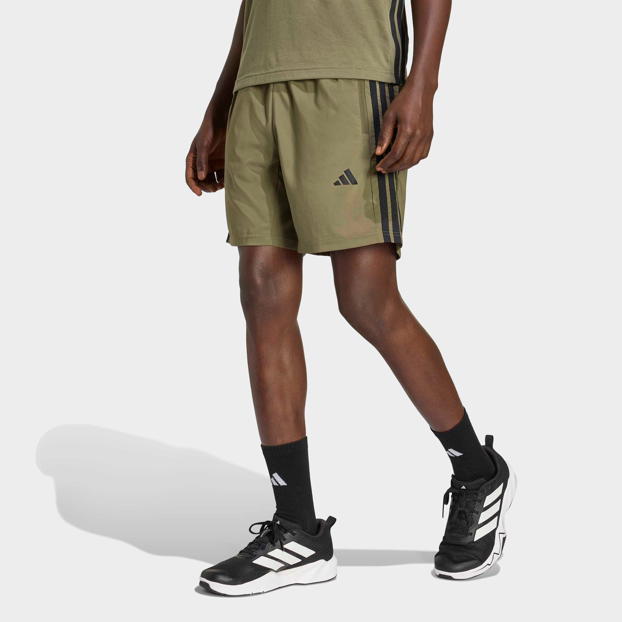 adidas Performance Short »WORKOUT ESSENTIALS BASE 3 STRIPES WOVEN«  pour fitness et mode sportive, coupe normale