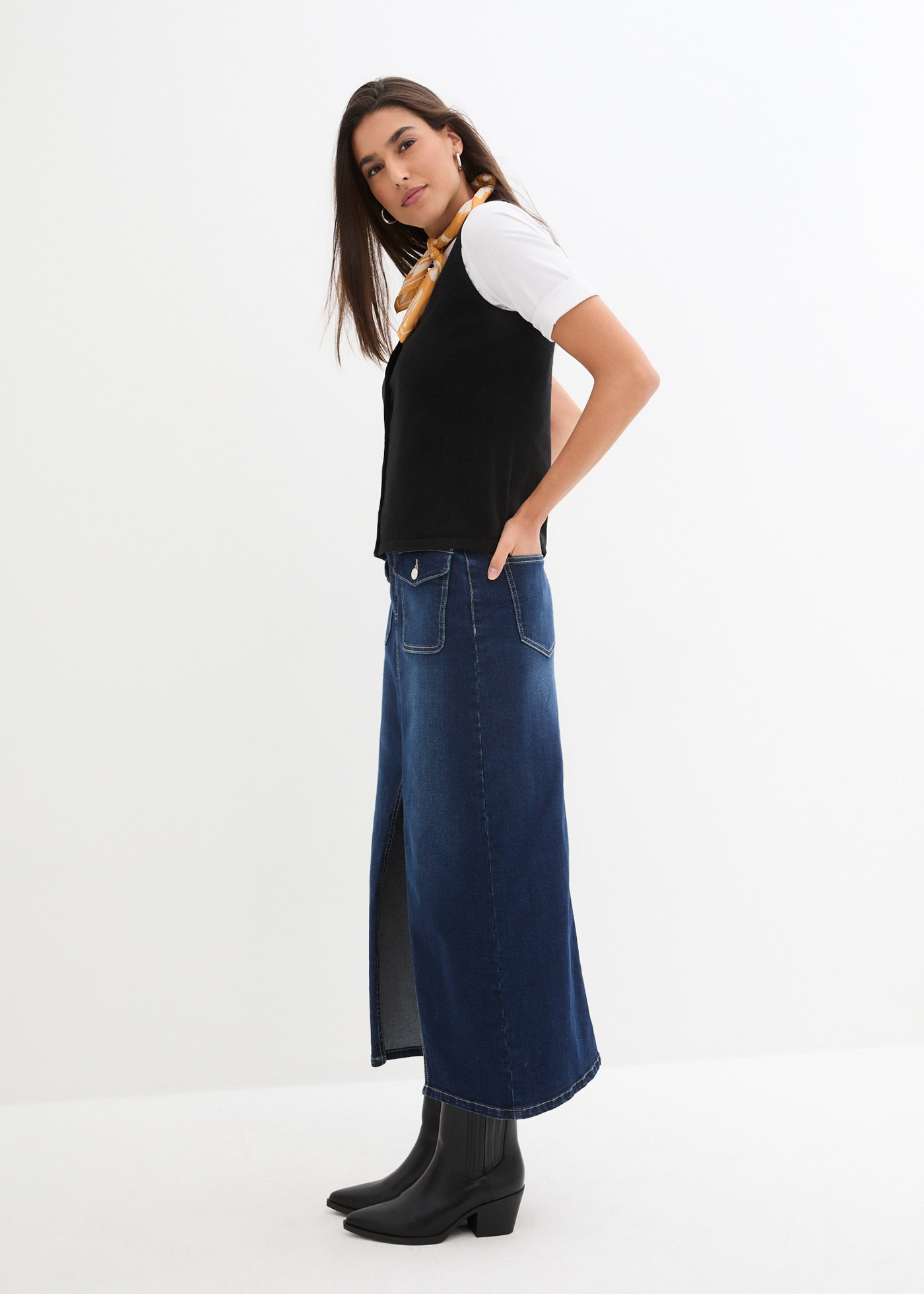 bonprix Gilet tricoté »Feinstrick-Weste mit Knöpfen« aus Baumwollmischung, Slim fit Passform, mit Knopfleiste, unifarben