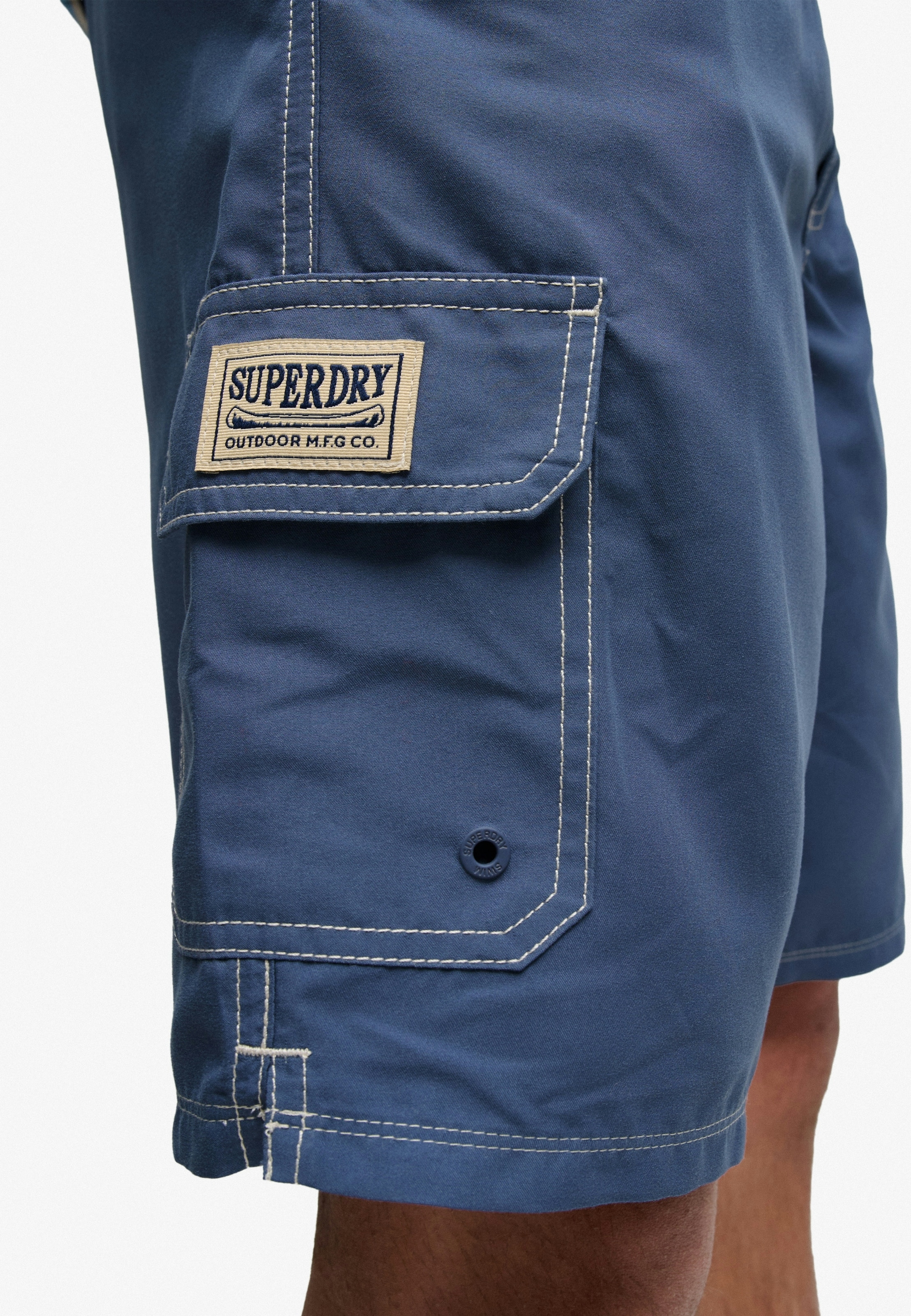 Superdry Badeshorts »CARGO 19 BOARDSHORT« lockere Passform, aus Polyester, unifarbenes Design