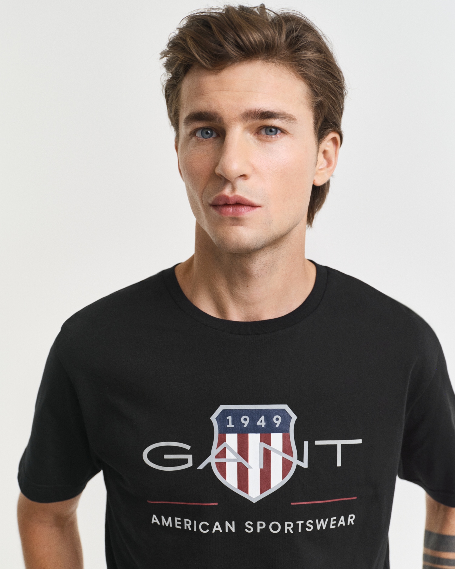 Gant T-shirt »REG ARCHIVE SHIELD SS T-SHIRT« avec impression logo sur la poitrine