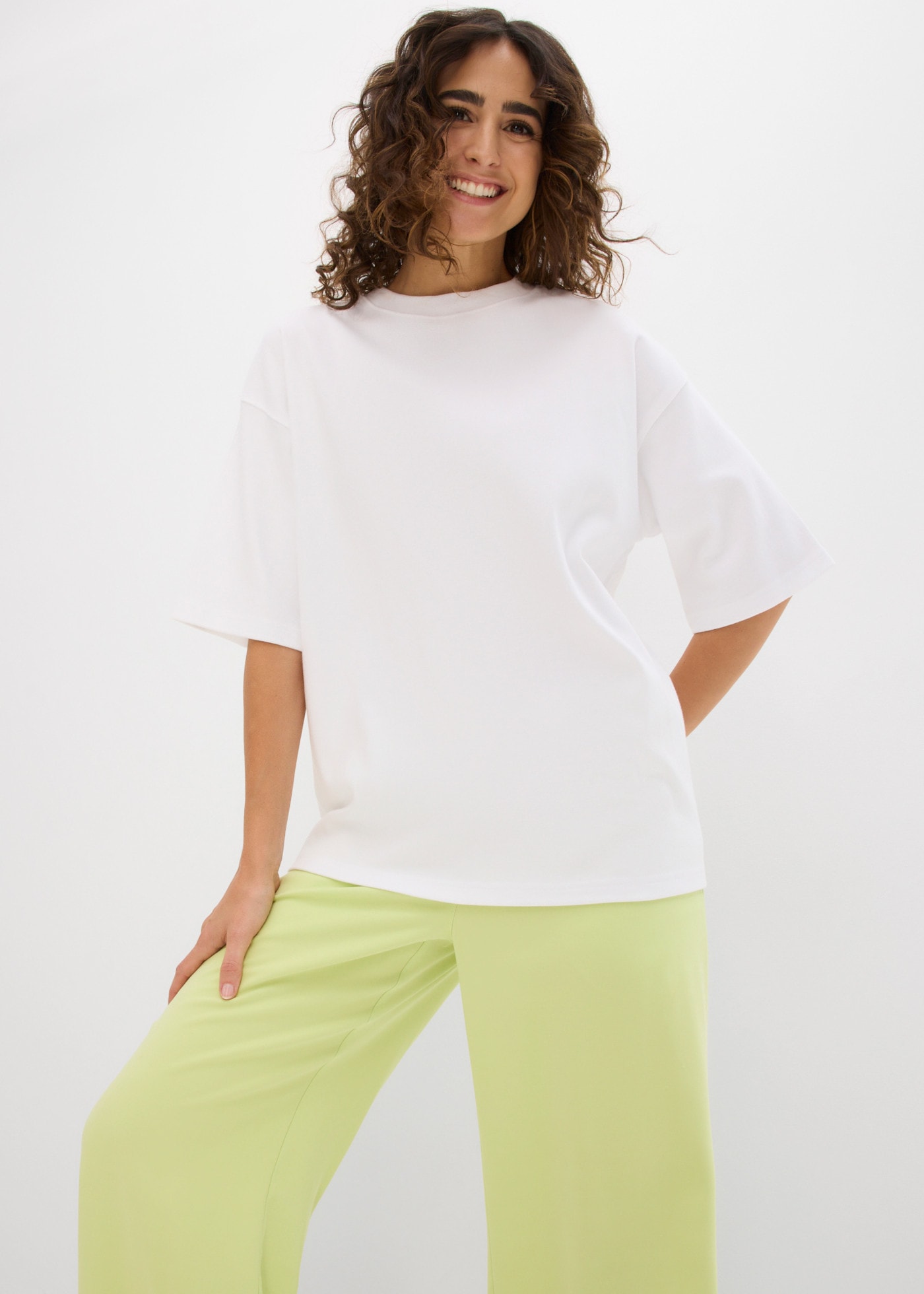 bonprix T-shirt oversize coupe oversize, en coton lourd, tailles jusqu’à XXL