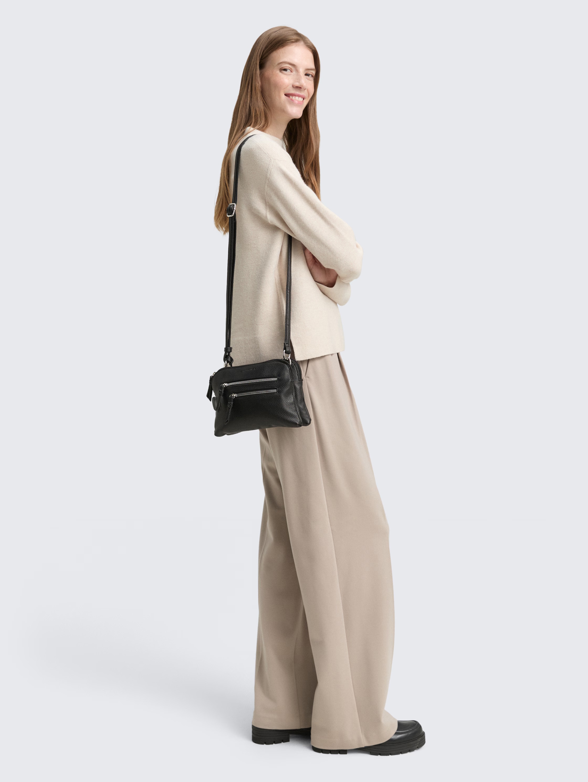 TOM TAILOR Sac à bandoulière »Winona« aus weichem Lederimtiat mit praktischen Formaten